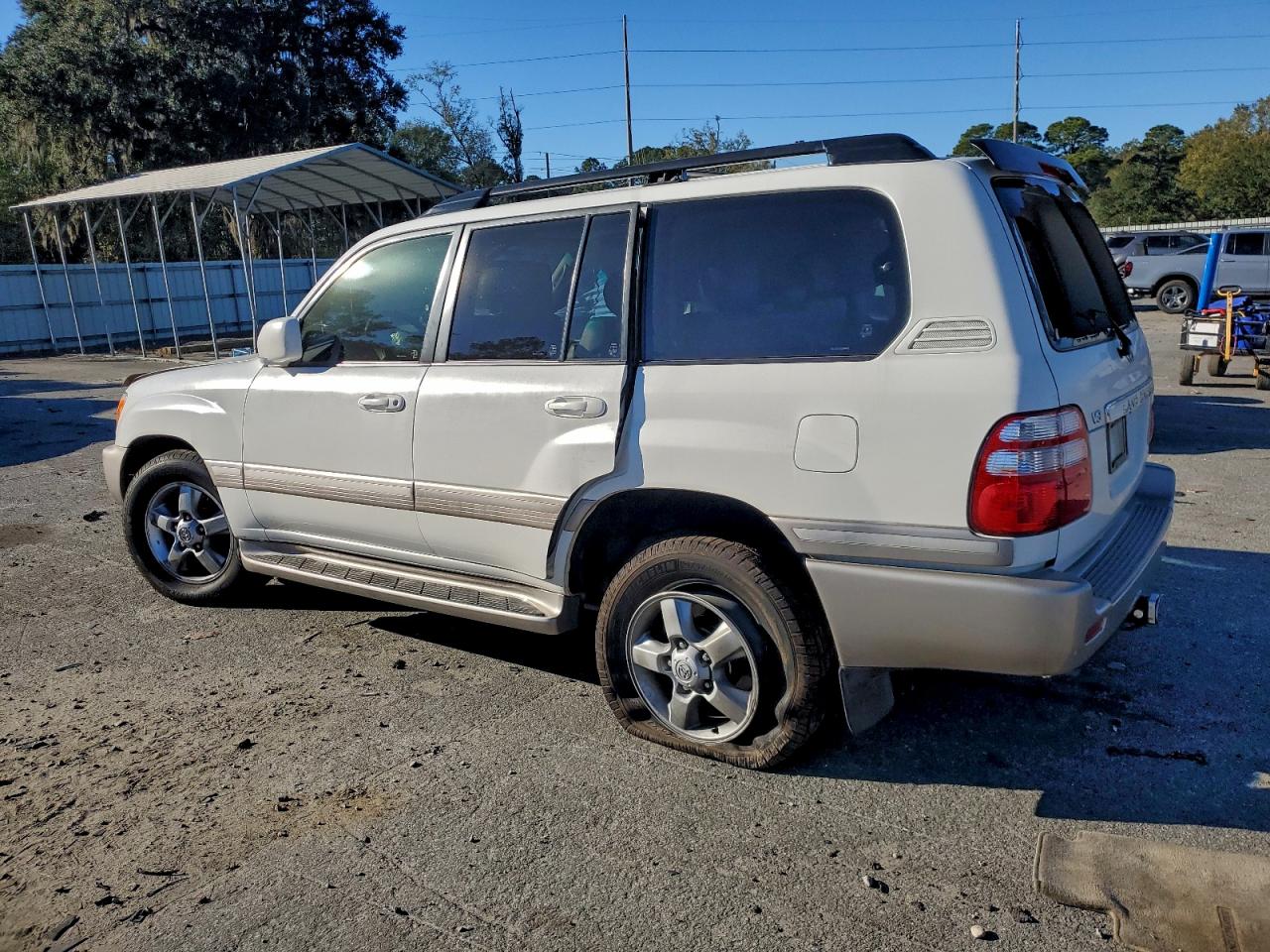 2005 Toyota Land Cruiser White vin: JTEHT05J052075011