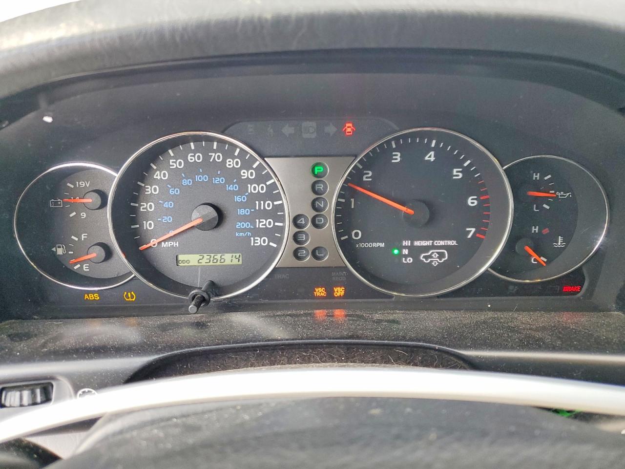 2006 Toyota Land Cruiser Silver vin: JTEHT05J062082669