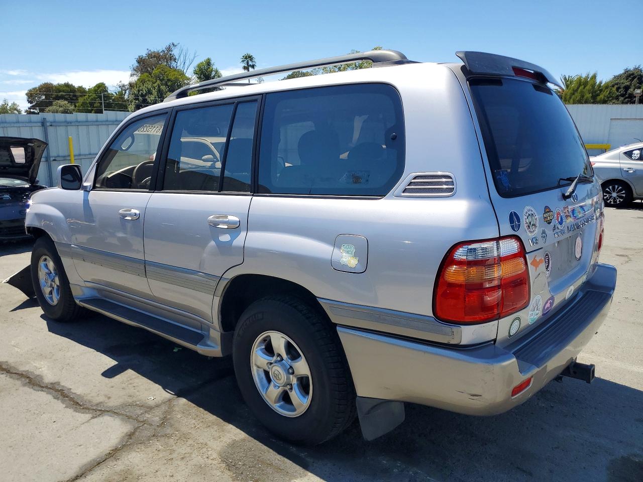 2001 Toyota Land Cruiser Base Silver vin: JTEHT05J112007911
