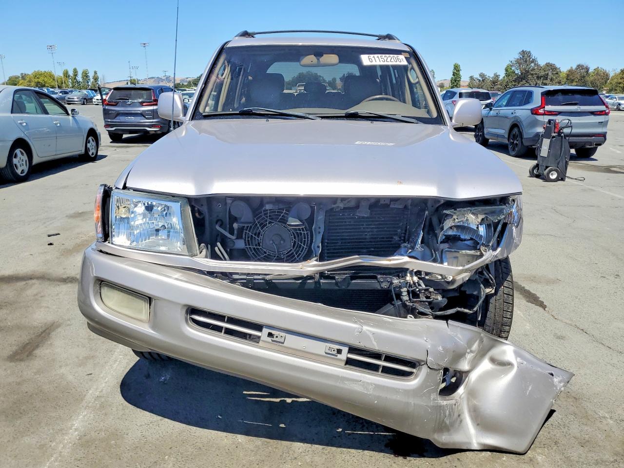 2001 Toyota Land Cruiser Base Silver vin: JTEHT05J112007911