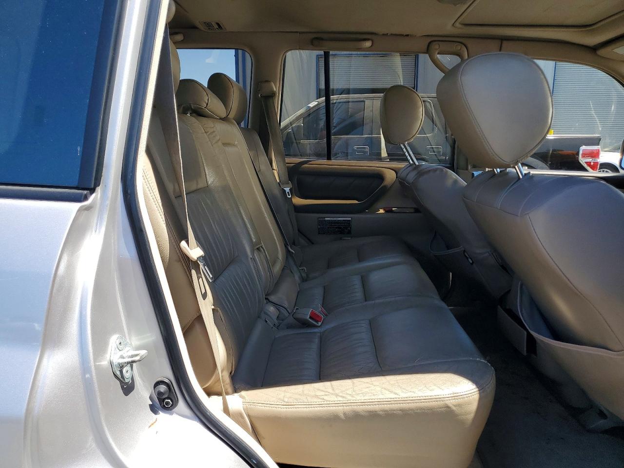 2001 Toyota Land Cruiser Base Silver vin: JTEHT05J112007911