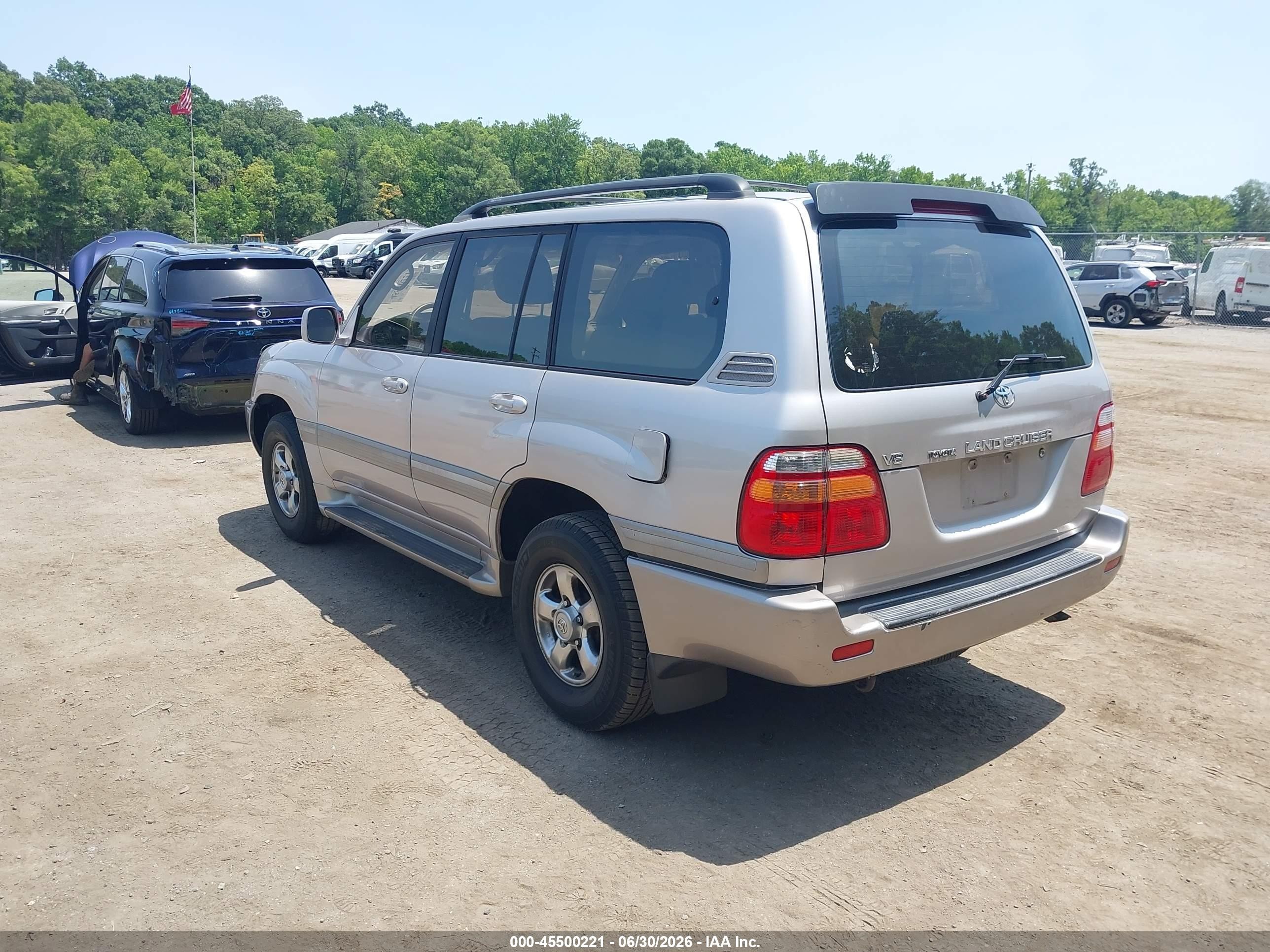 2002 Toyota Land Cruiser   Silver vin: JTEHT05J122020272
