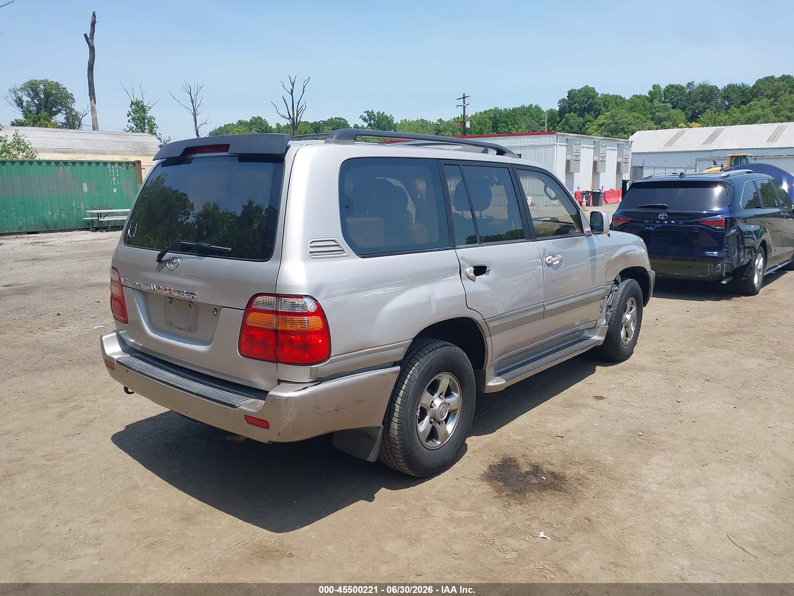 2002 Toyota Land Cruiser   Silver vin: JTEHT05J122020272
