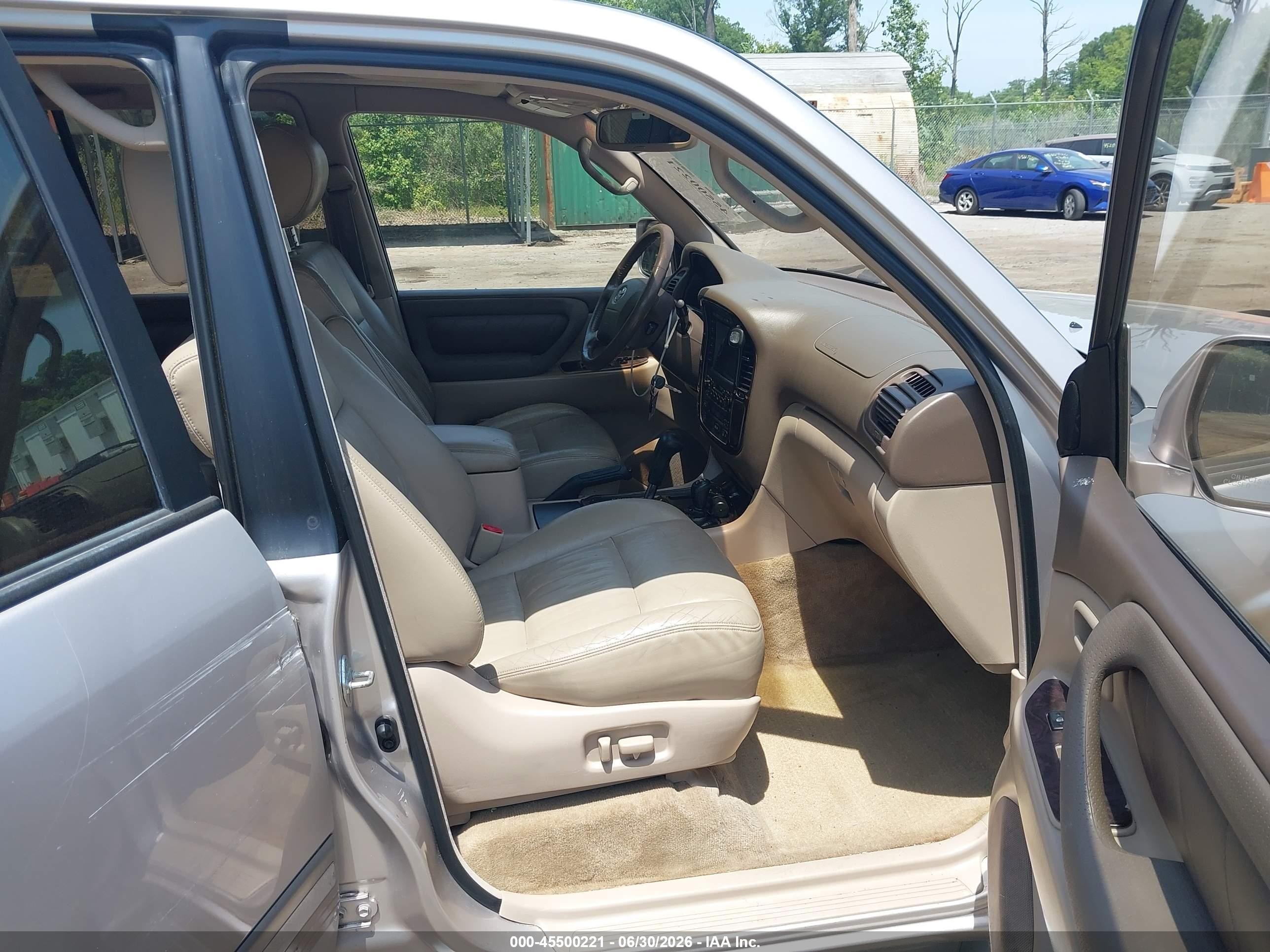 2002 Toyota Land Cruiser   Silver vin: JTEHT05J122020272