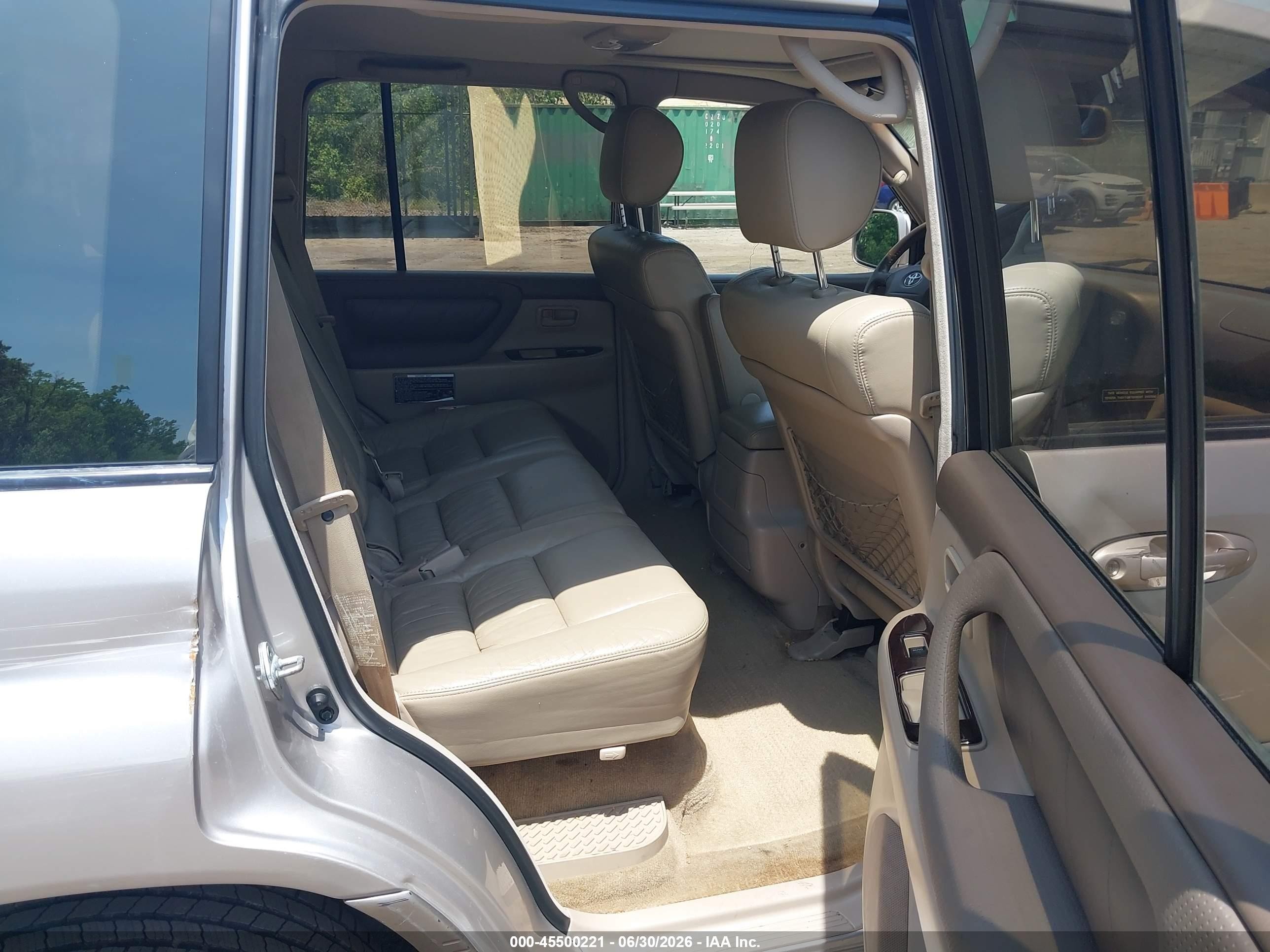 2002 Toyota Land Cruiser   Silver vin: JTEHT05J122020272
