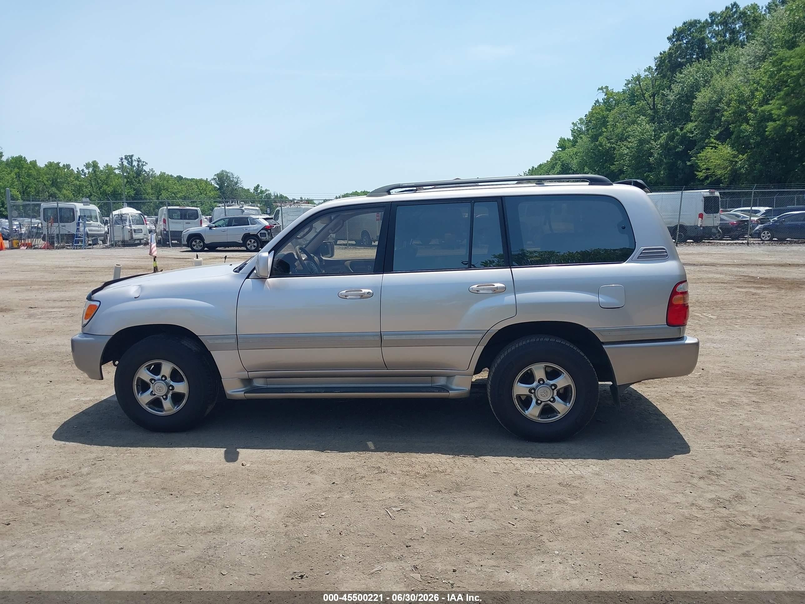 2002 Toyota Land Cruiser   Silver vin: JTEHT05J122020272