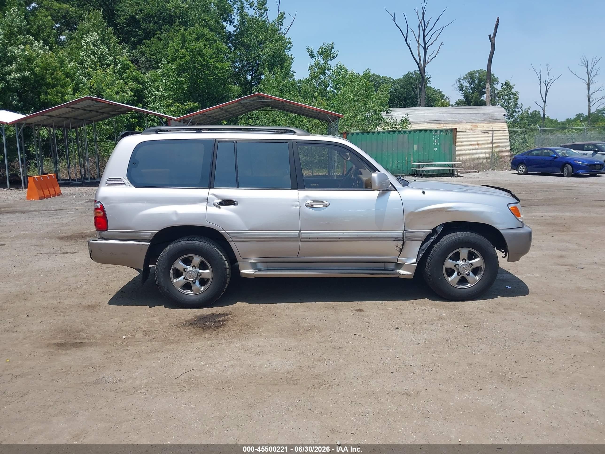 2002 Toyota Land Cruiser   Silver vin: JTEHT05J122020272