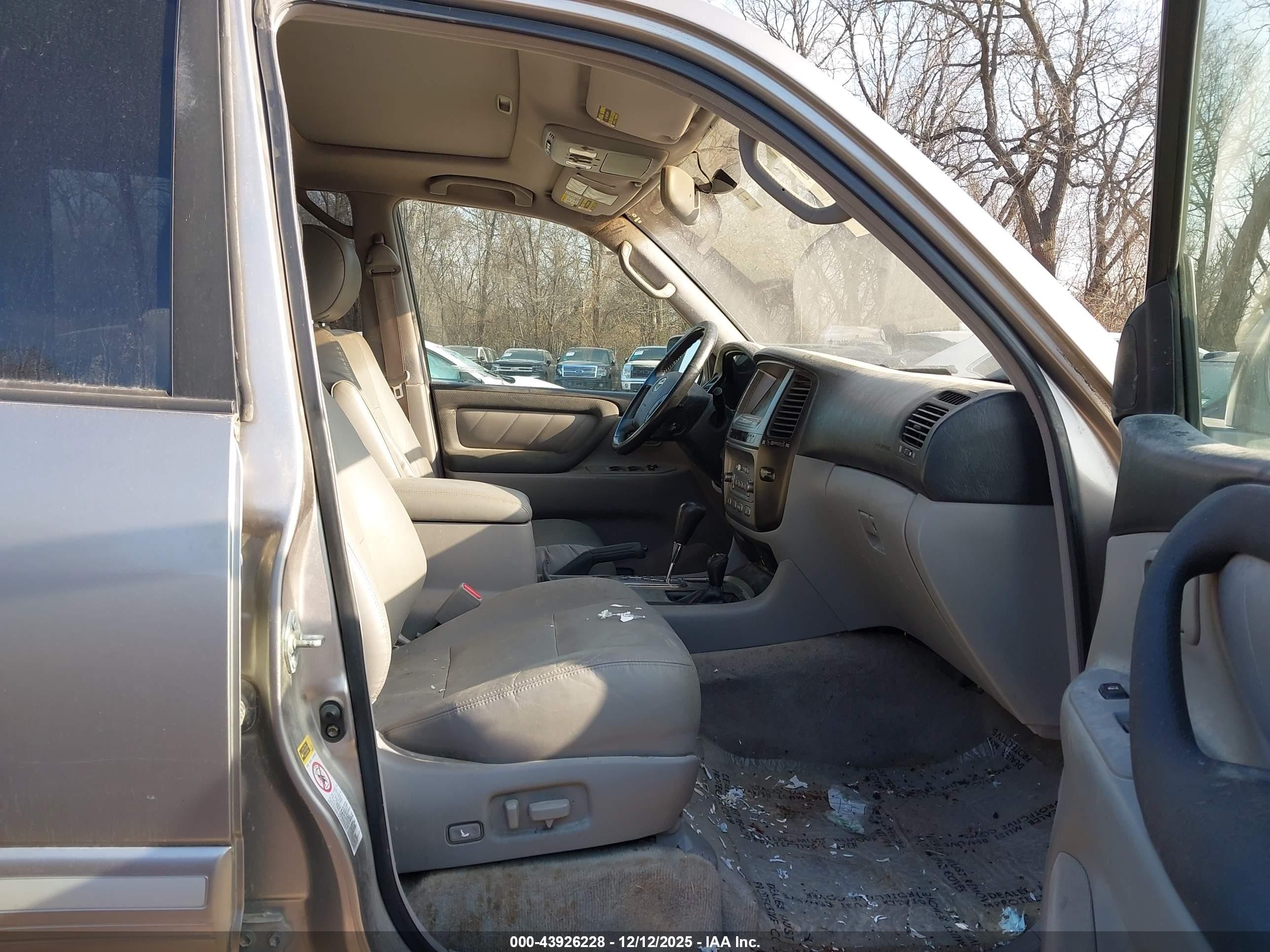 2004 Toyota Land Cruiser   Серебряный vin: JTEHT05J142059088
