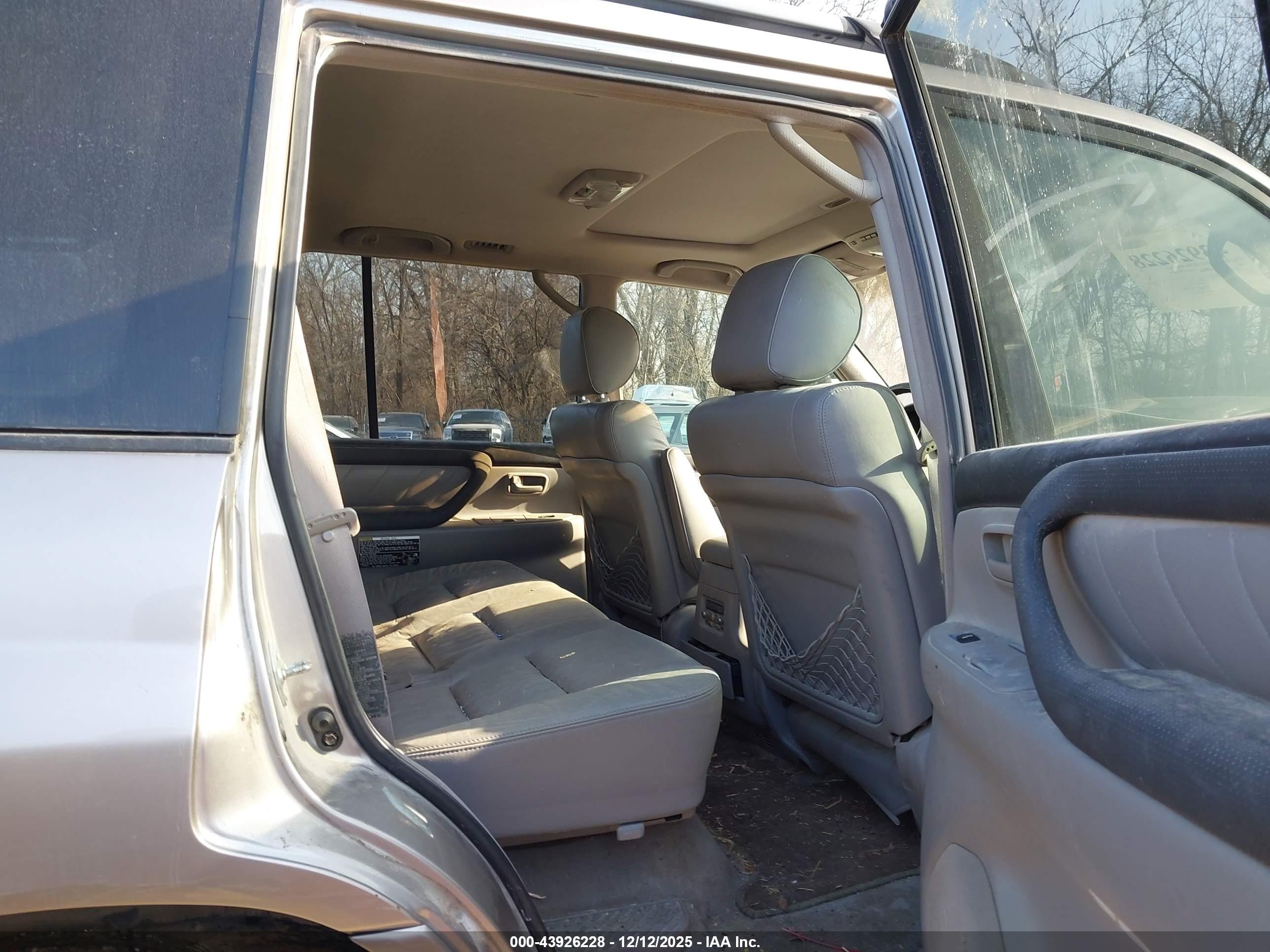 2004 Toyota Land Cruiser   Серебряный vin: JTEHT05J142059088