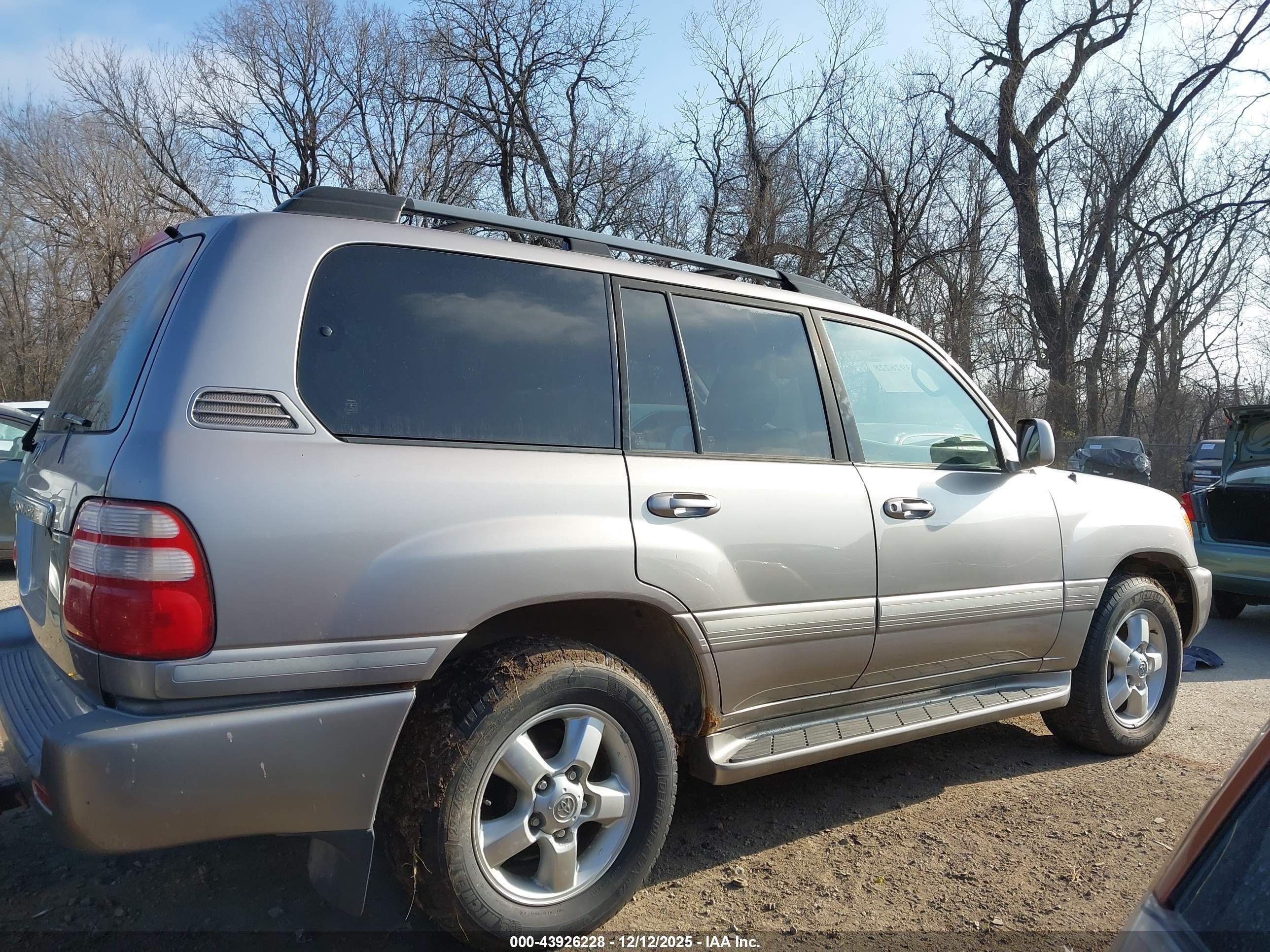 2004 Toyota Land Cruiser   Серебряный vin: JTEHT05J142059088