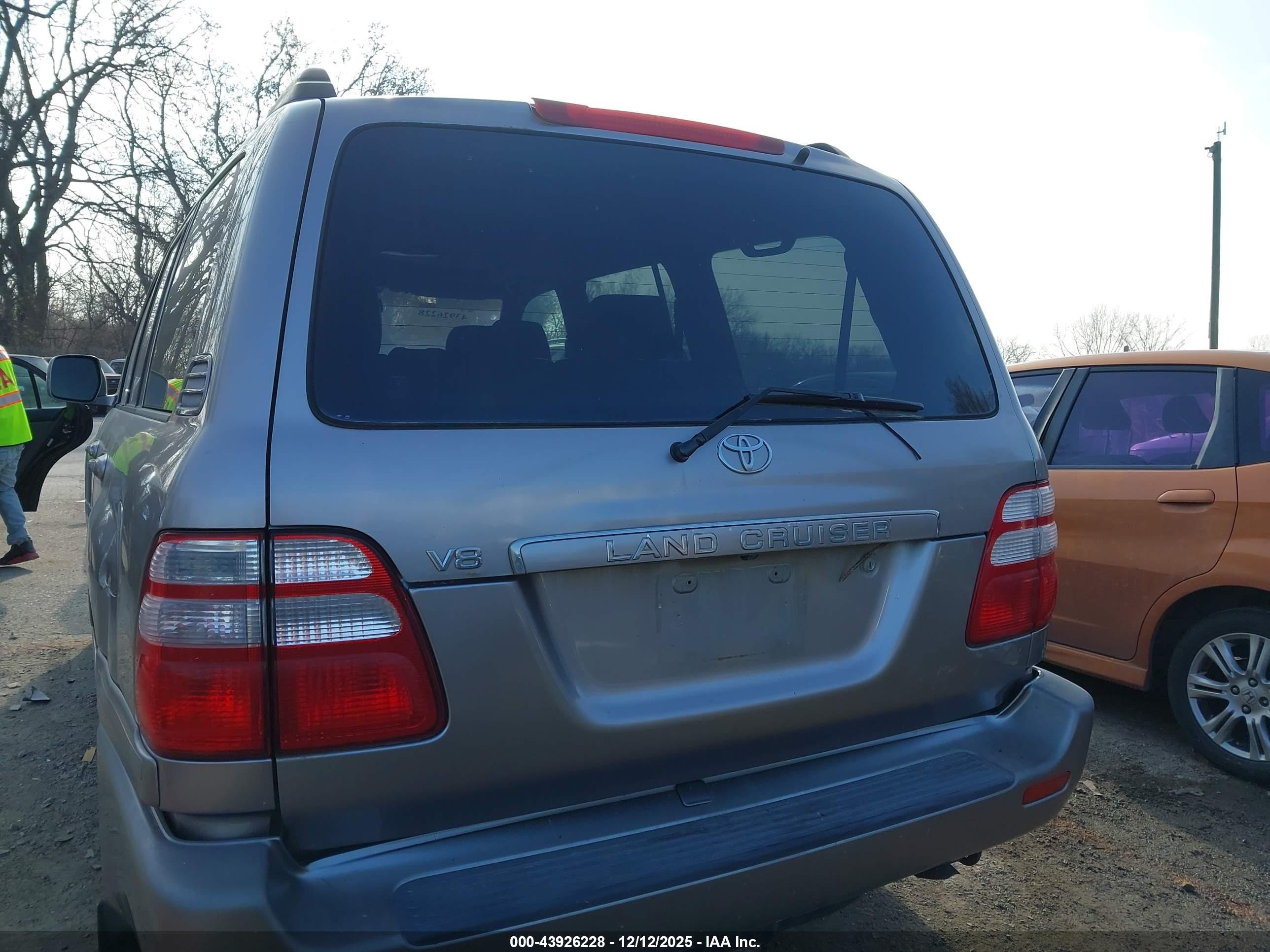 2004 Toyota Land Cruiser   Серебряный vin: JTEHT05J142059088