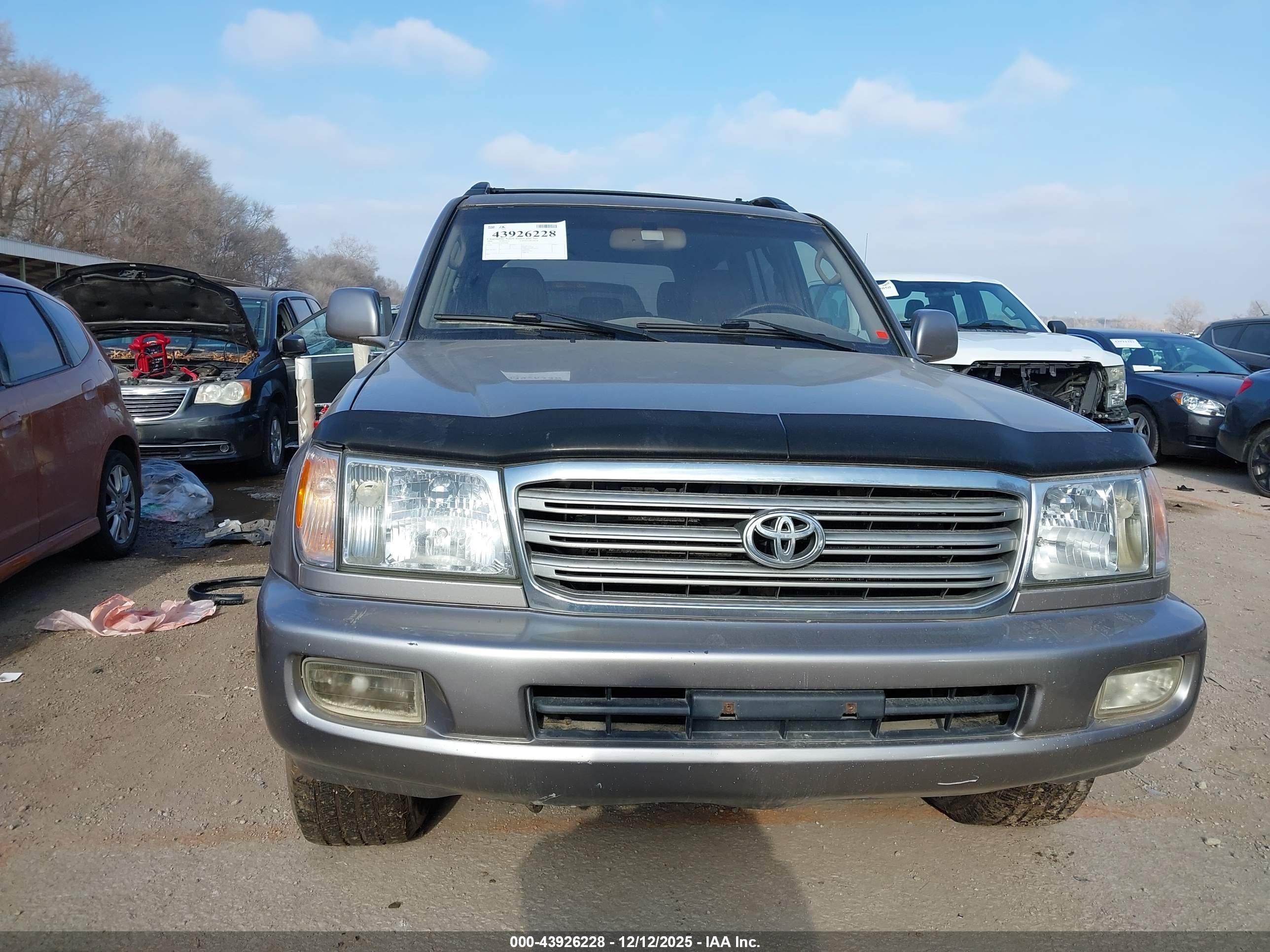 2004 Toyota Land Cruiser   Серебряный vin: JTEHT05J142059088