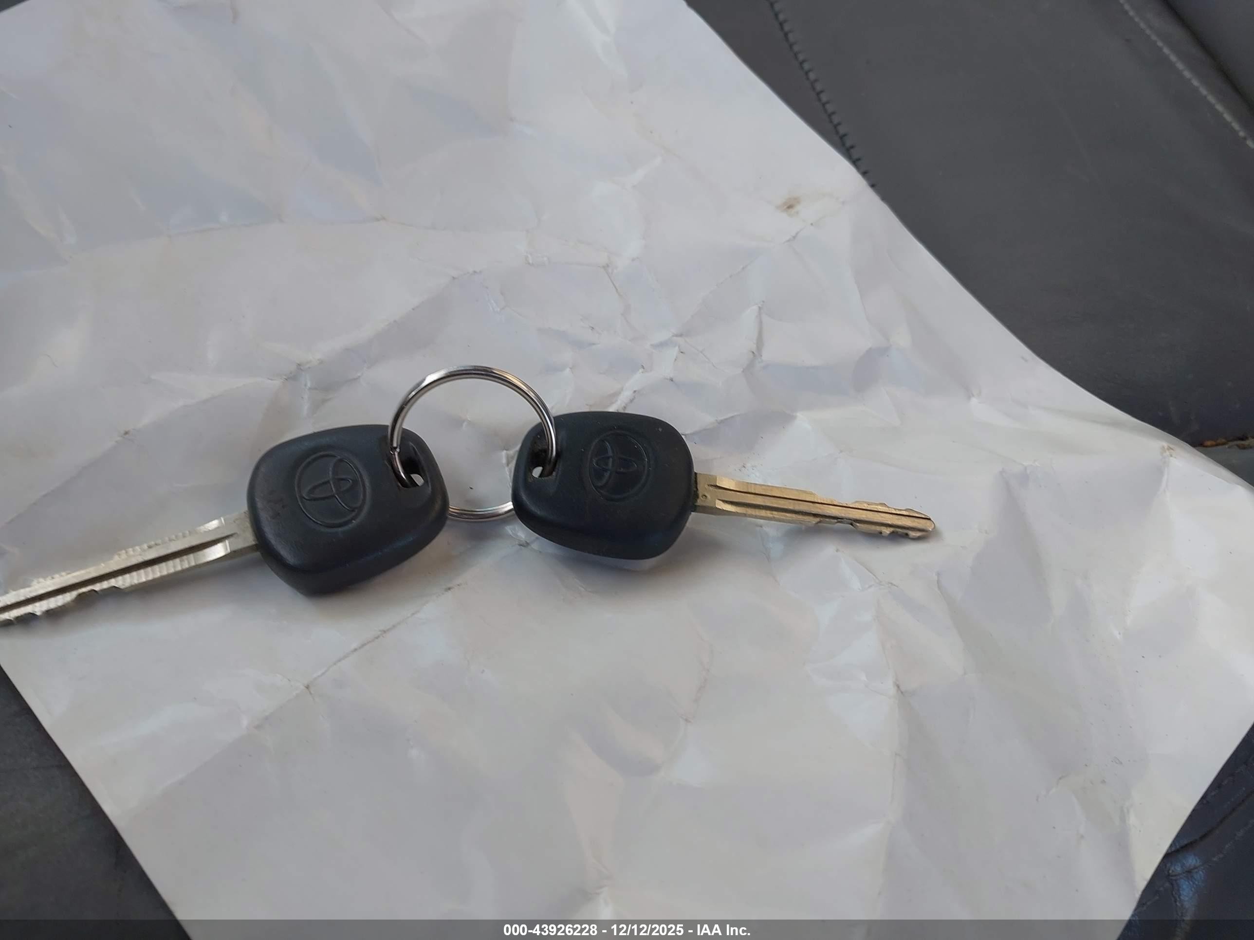 2004 Toyota Land Cruiser   Серебряный vin: JTEHT05J142059088