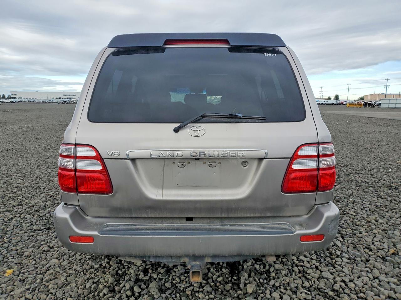 2005 Toyota Land Cruiser Base Silver vin: JTEHT05J152068763