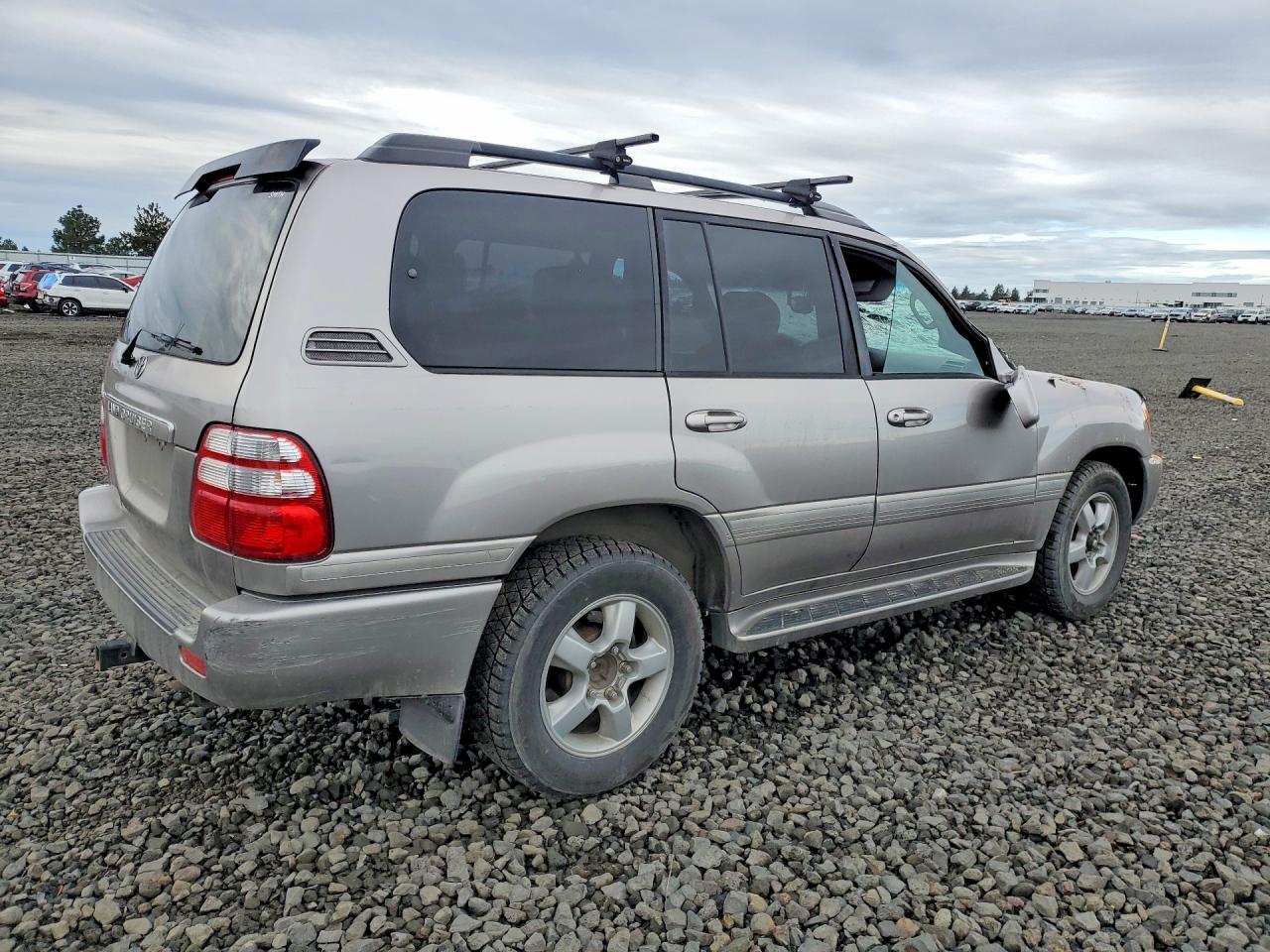 2005 Toyota Land Cruiser Base Silver vin: JTEHT05J152068763