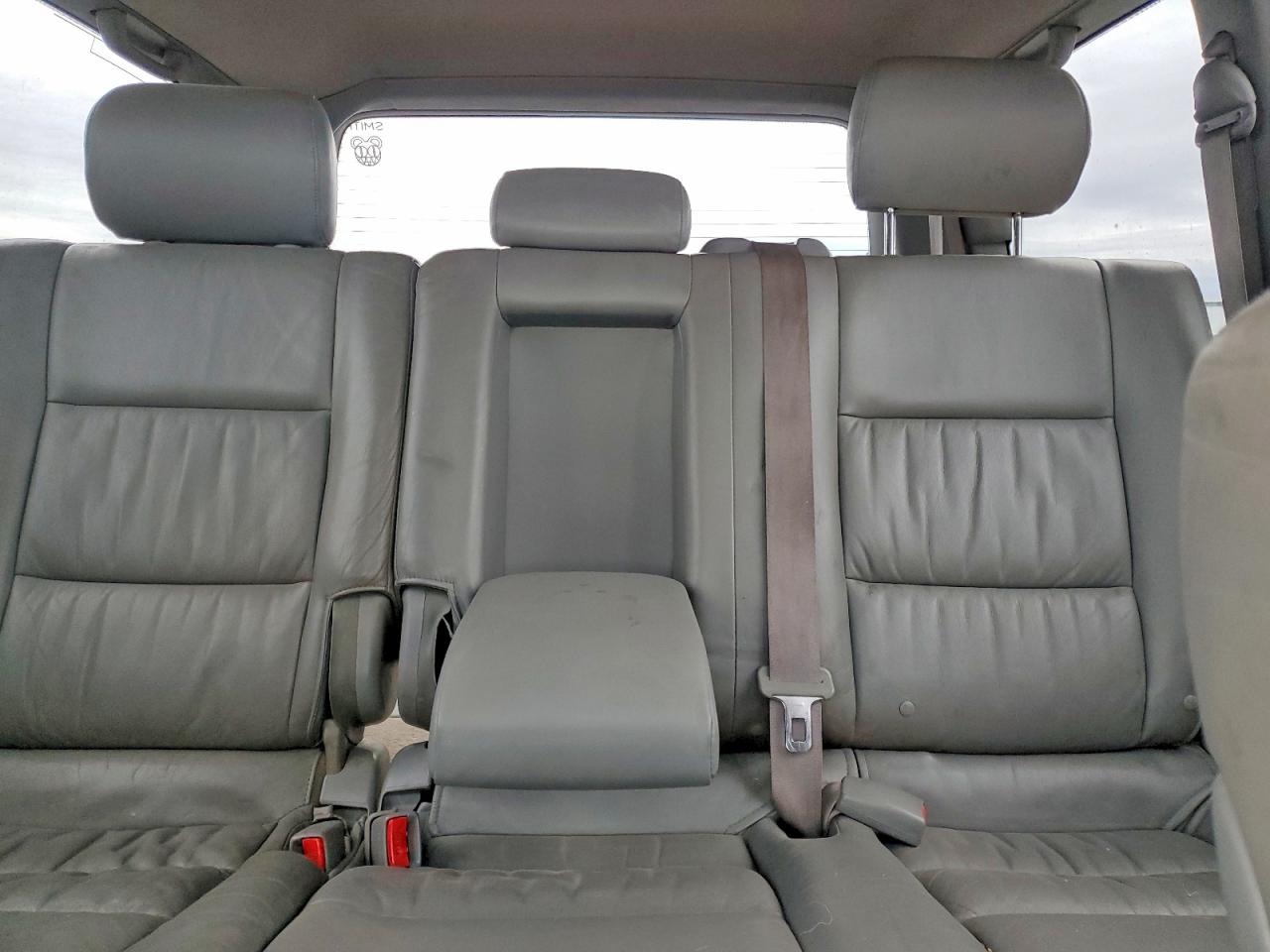 2005 Toyota Land Cruiser Base Silver vin: JTEHT05J152068763