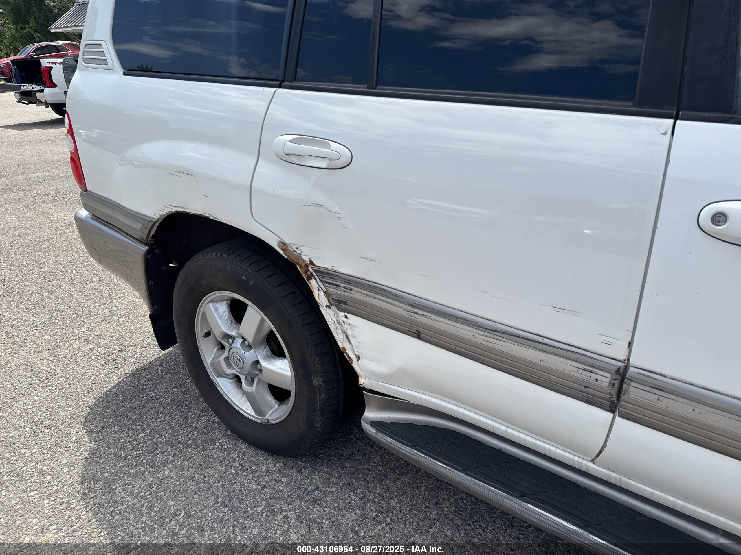 2005 Toyota Land Cruiser   White vin: JTEHT05J152076068