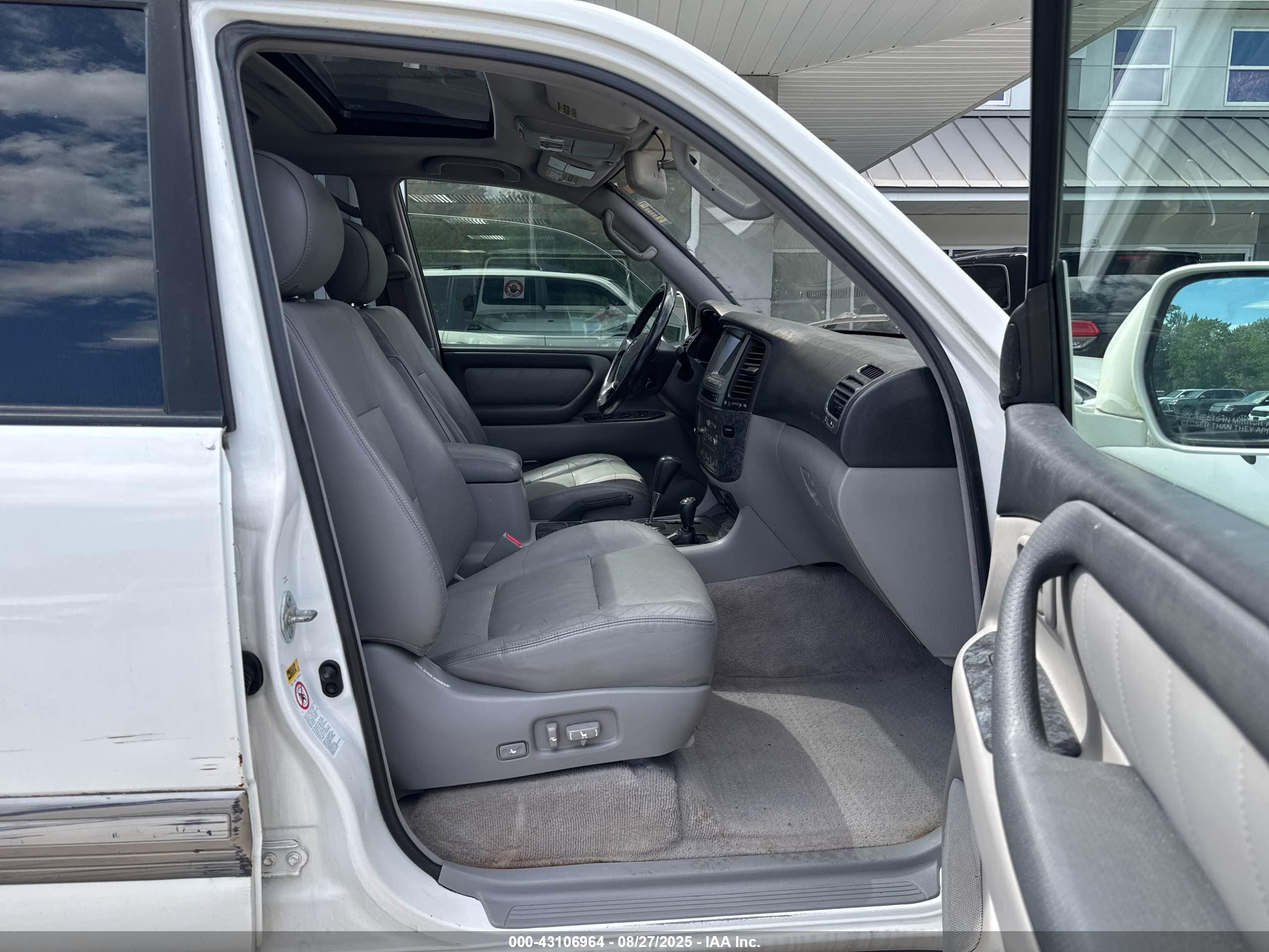 2005 Toyota Land Cruiser   White vin: JTEHT05J152076068