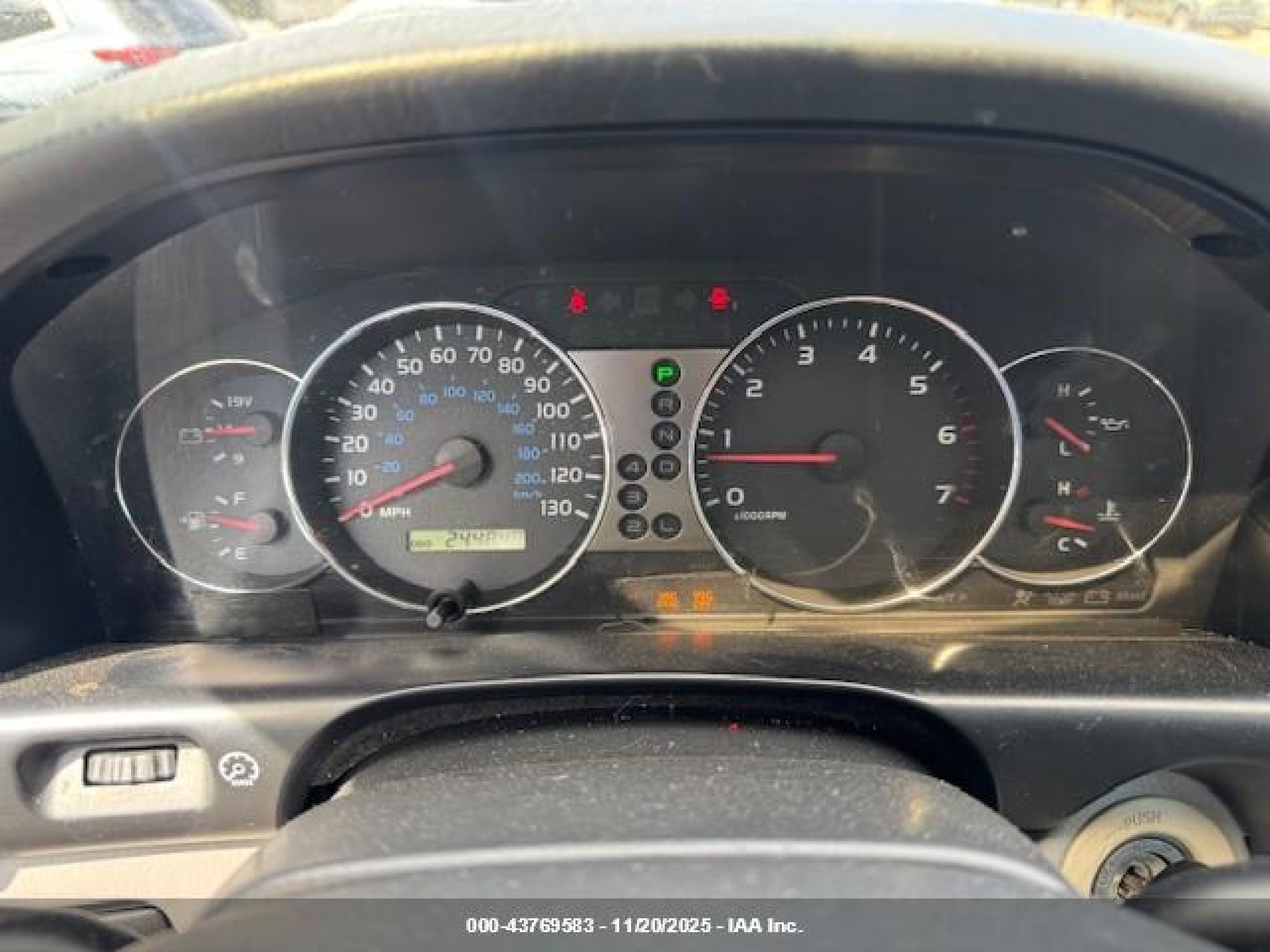 2005 Toyota Land Cruiser V8 White vin: JTEHT05J152076068