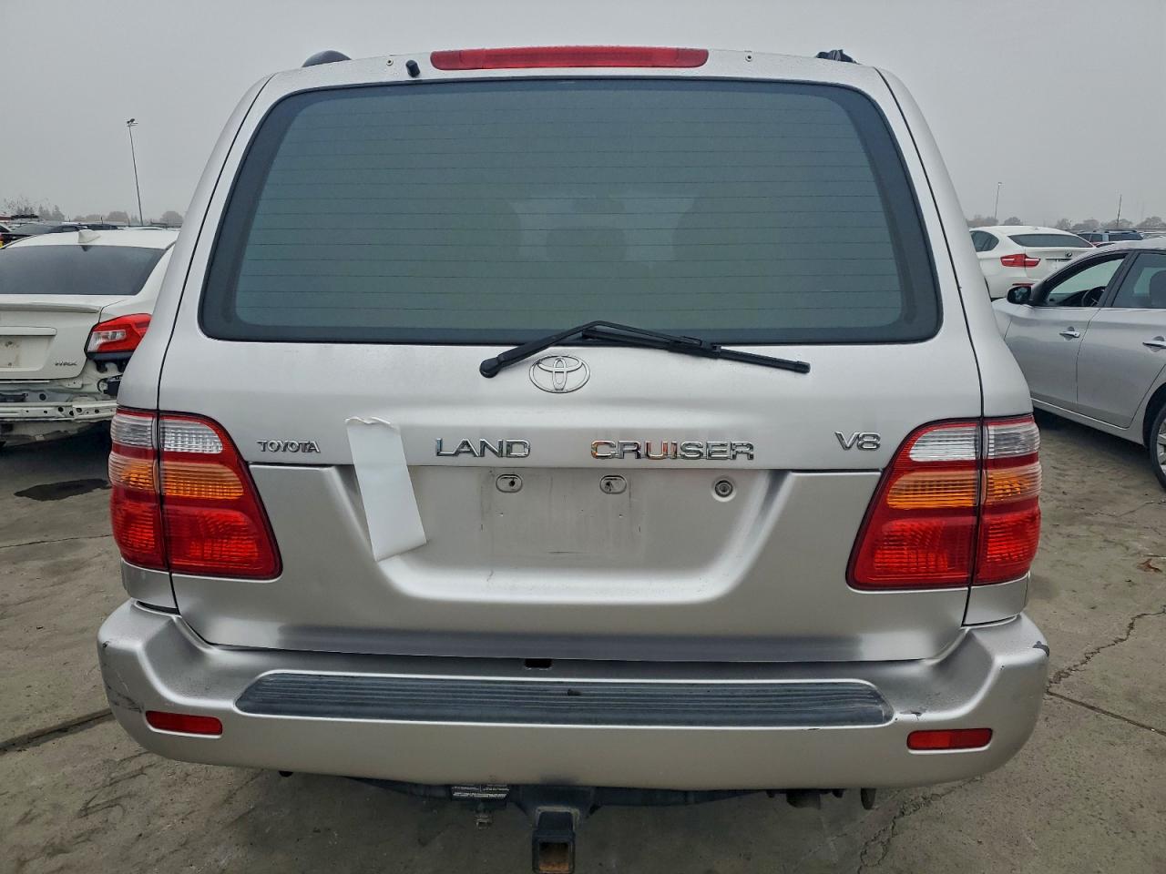 2002 Toyota Land Cruiser Silver vin: JTEHT05J222021642