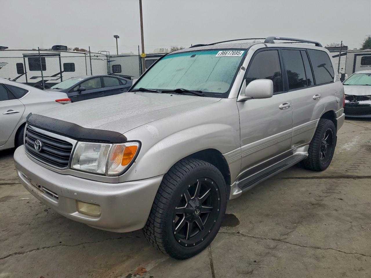 2002 Toyota Land Cruiser Silver vin: JTEHT05J222021642