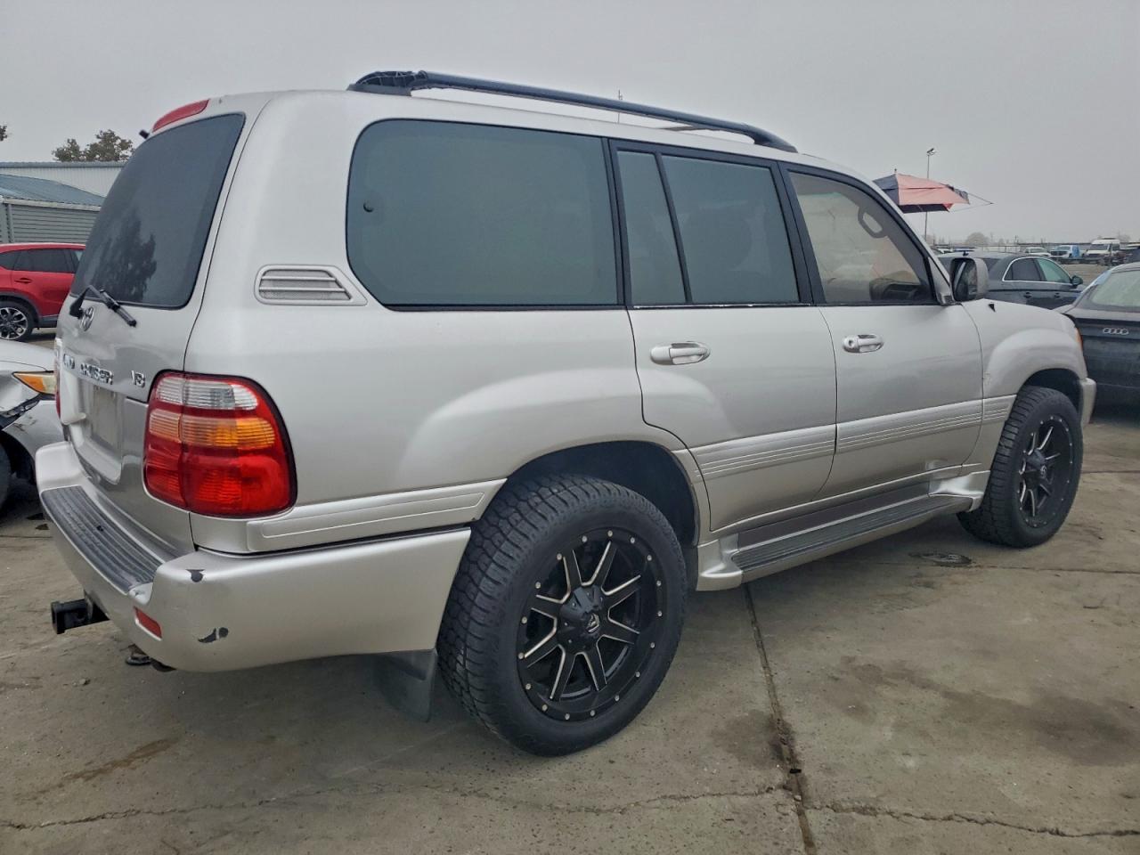 2002 Toyota Land Cruiser Silver vin: JTEHT05J222021642