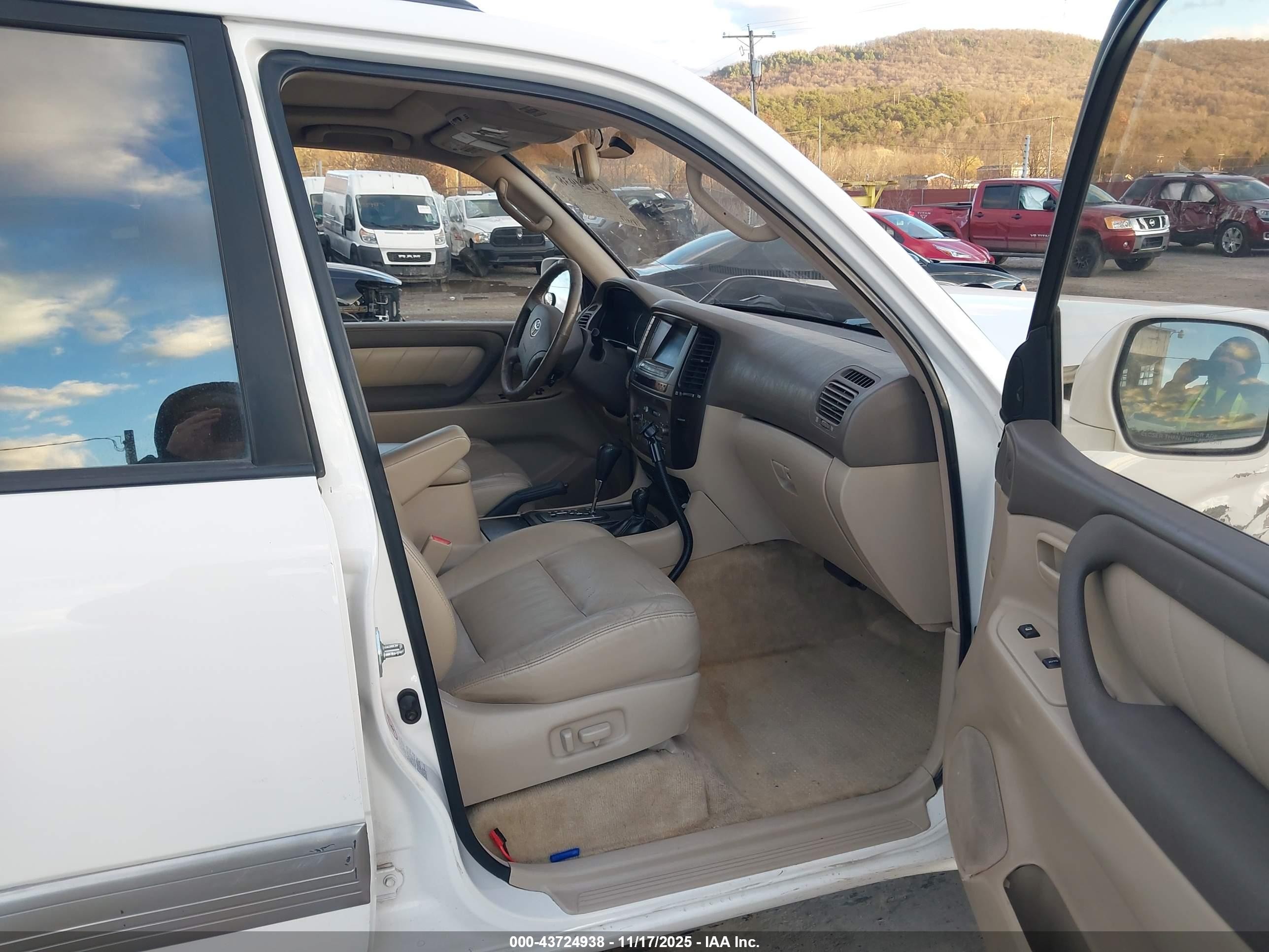 2003 Toyota Land Cruiser   White vin: JTEHT05J232043223
