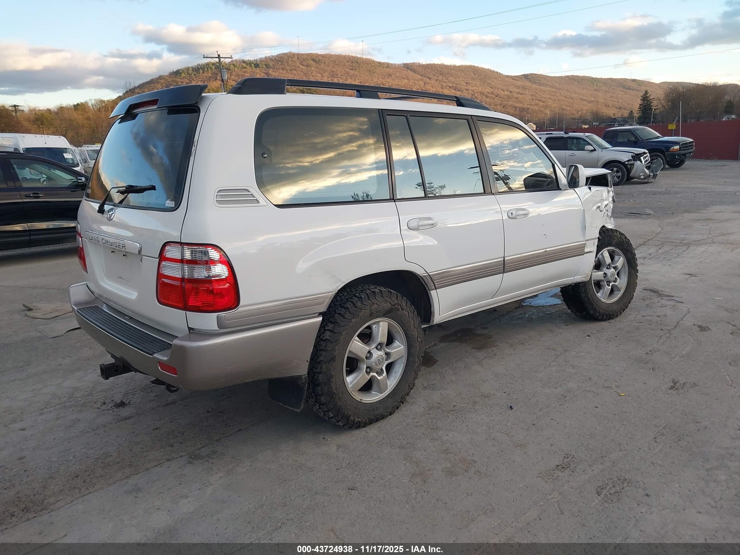 2003 Toyota Land Cruiser   White vin: JTEHT05J232043223