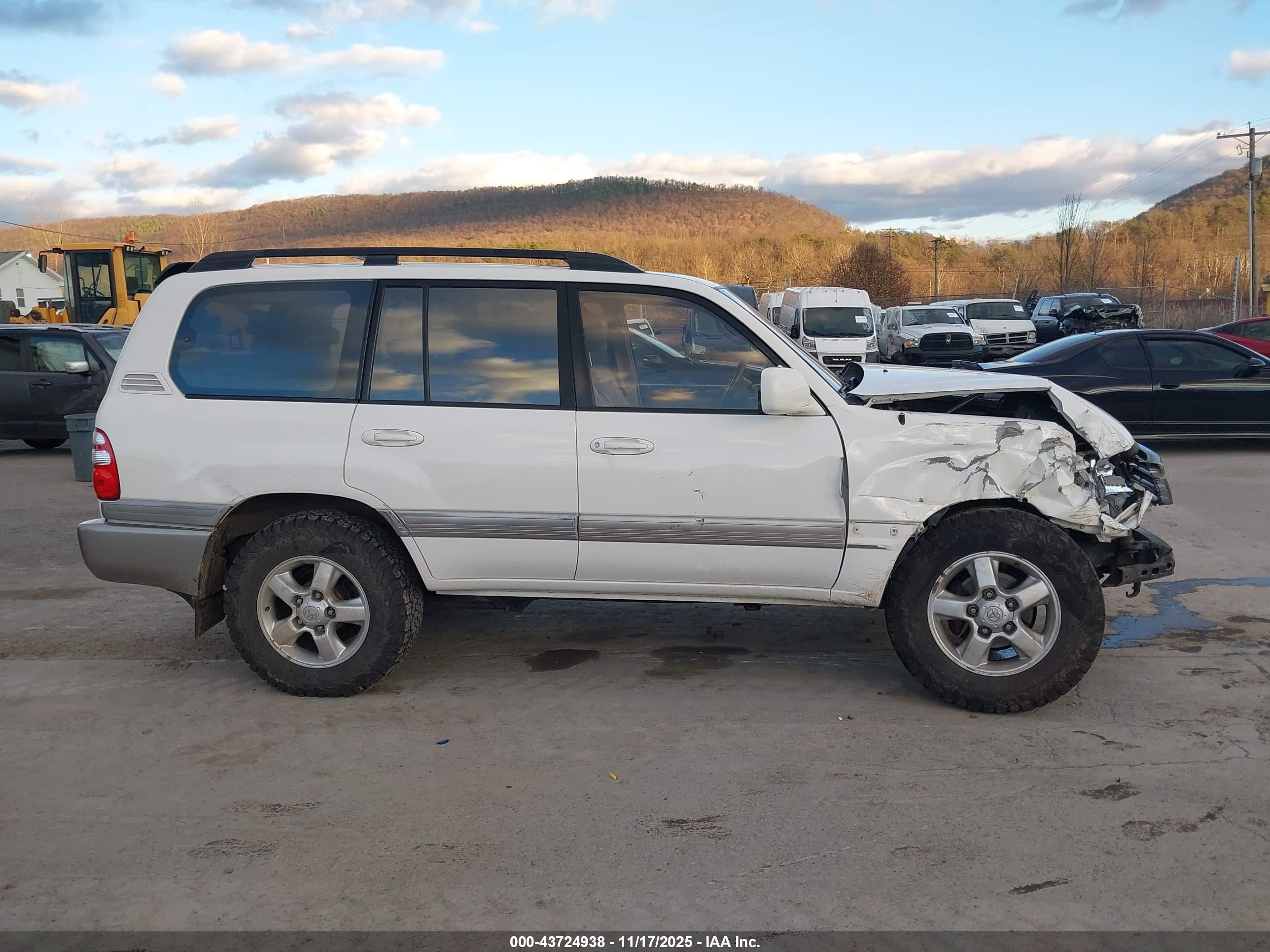 2003 Toyota Land Cruiser   White vin: JTEHT05J232043223