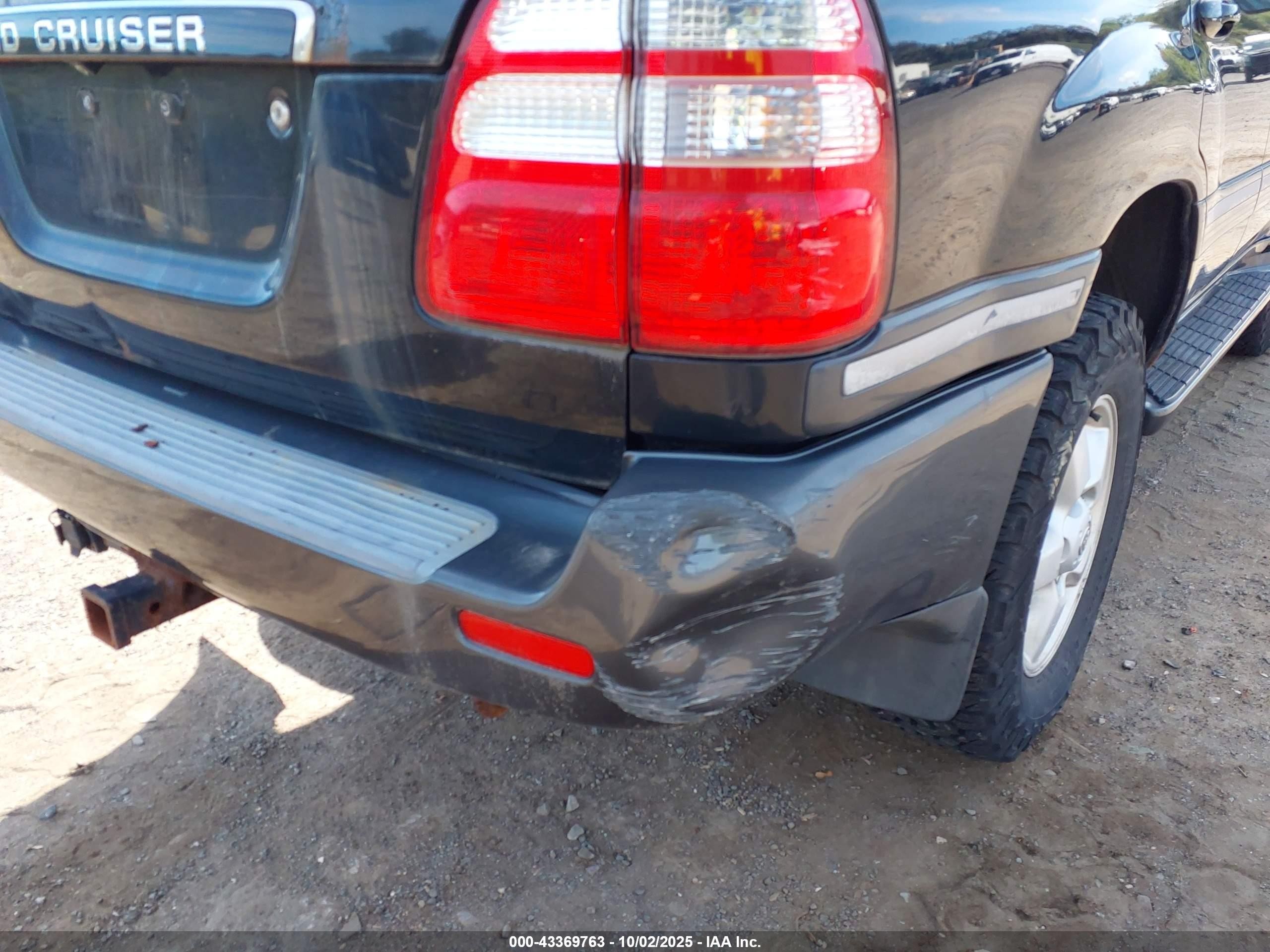 2005 Toyota Land Cruiser V8 Dark Blue vin: JTEHT05J252069226