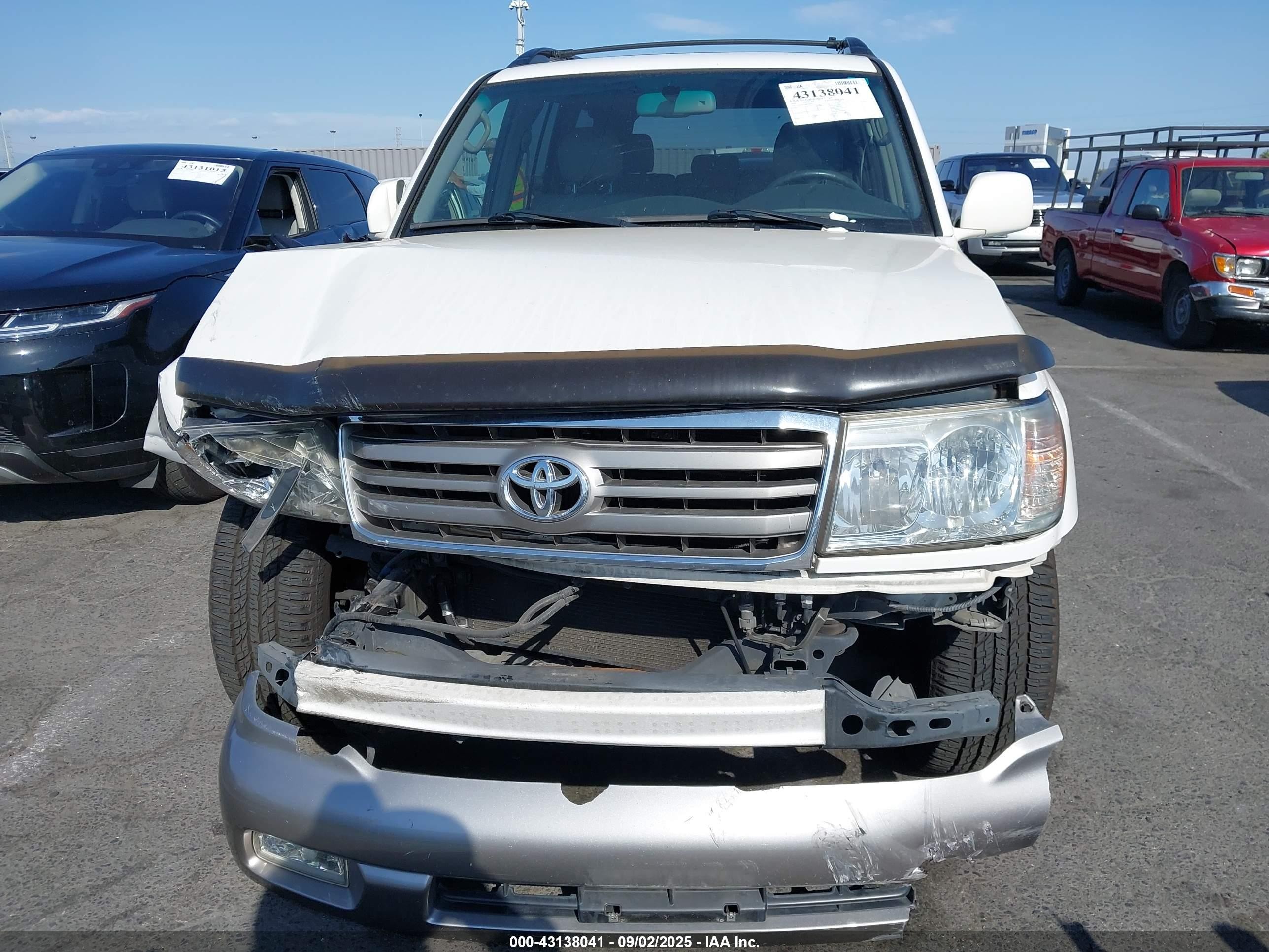 2006 Toyota Land Cruiser V8 White vin: JTEHT05J262100072