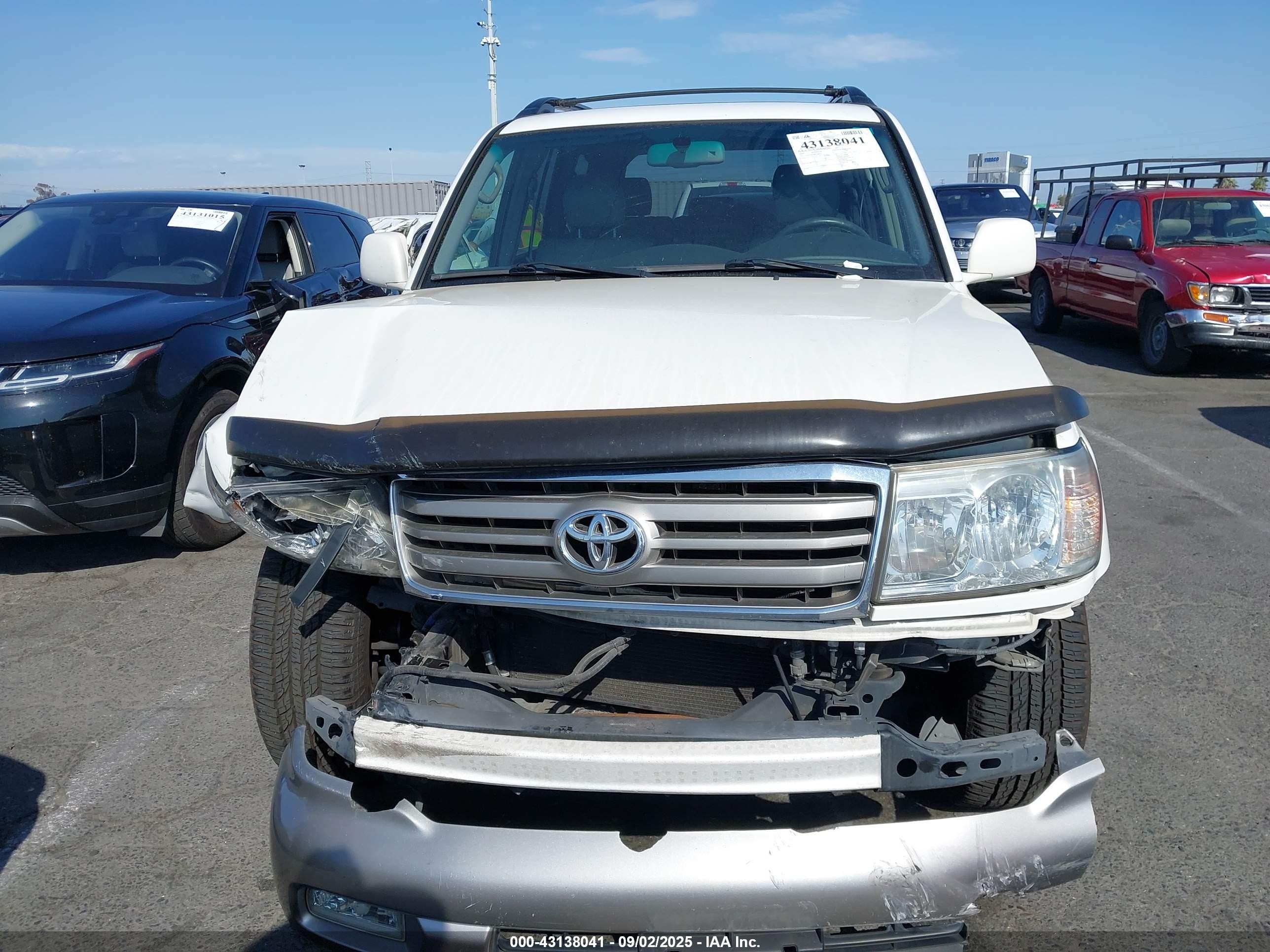 2006 Toyota Land Cruiser V8 White vin: JTEHT05J262100072