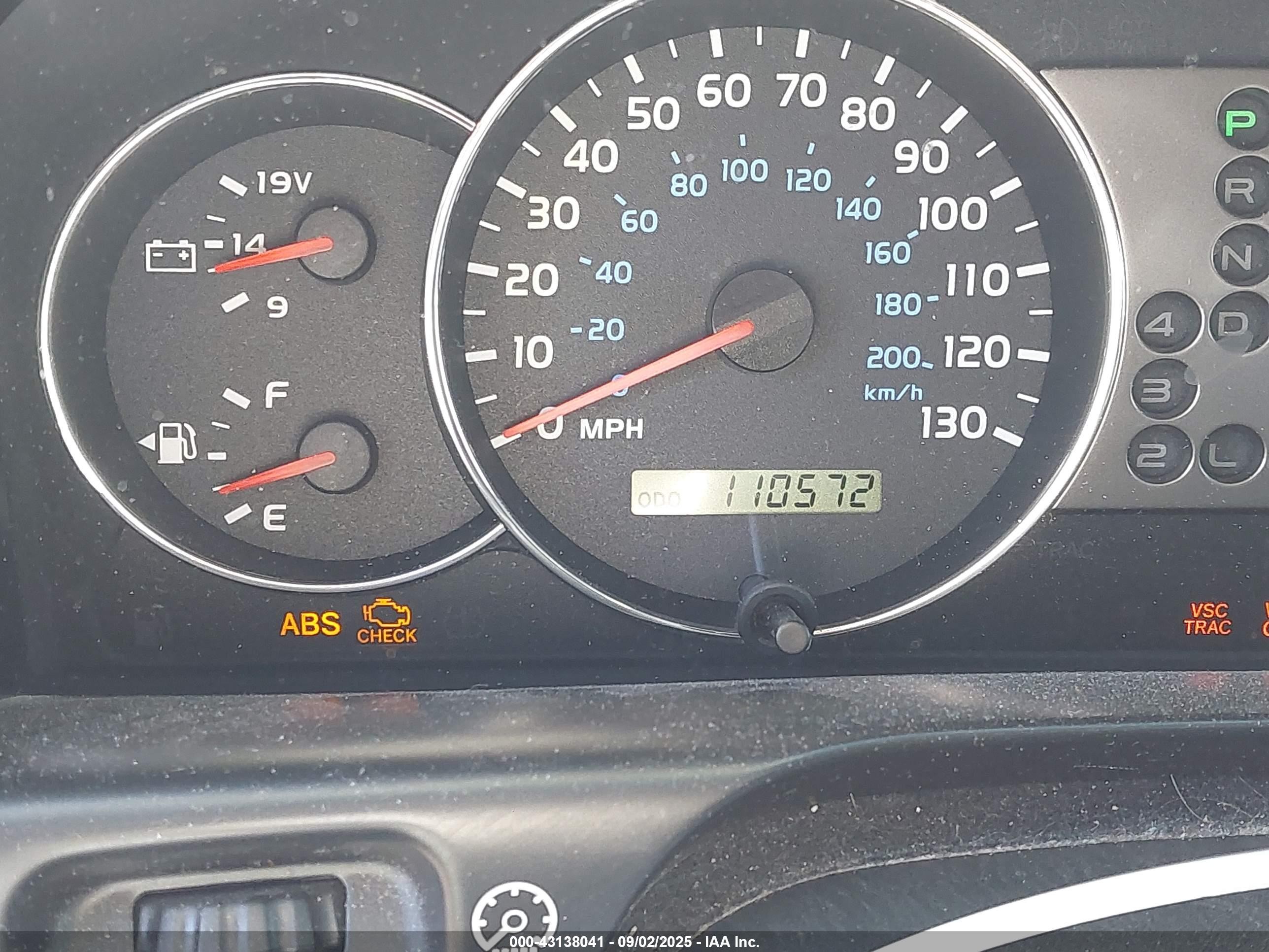 2006 Toyota Land Cruiser V8 White vin: JTEHT05J262100072