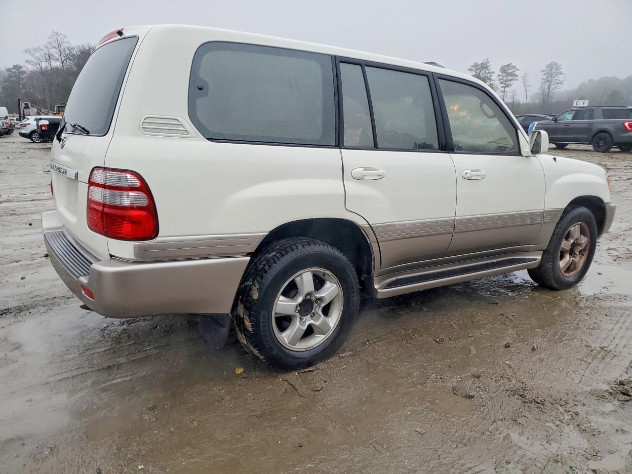 2003 Toyota Land Cruiser White vin: JTEHT05J332045854