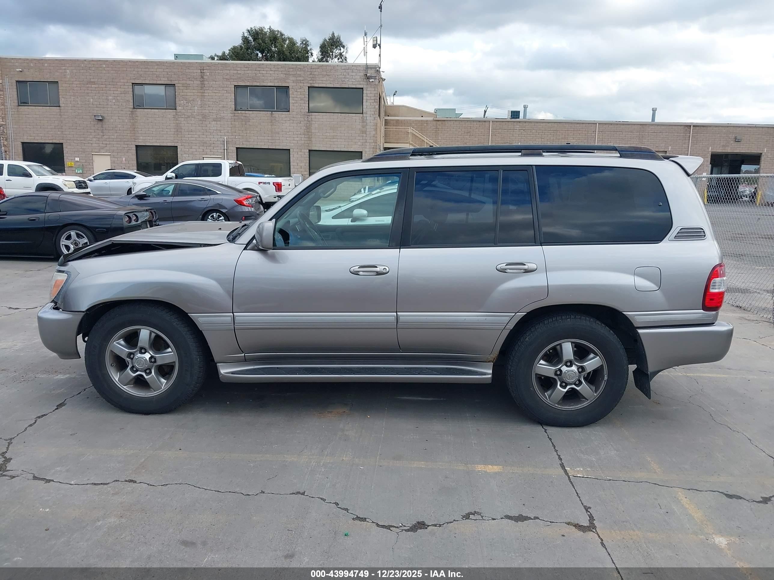 2006 Toyota Land Cruiser V8 Серый vin: JTEHT05J362089969