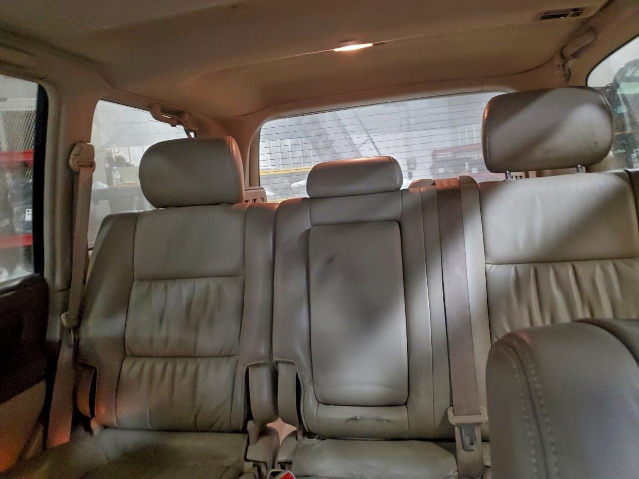 2002 Toyota Land Cruiser White vin: JTEHT05J422029211