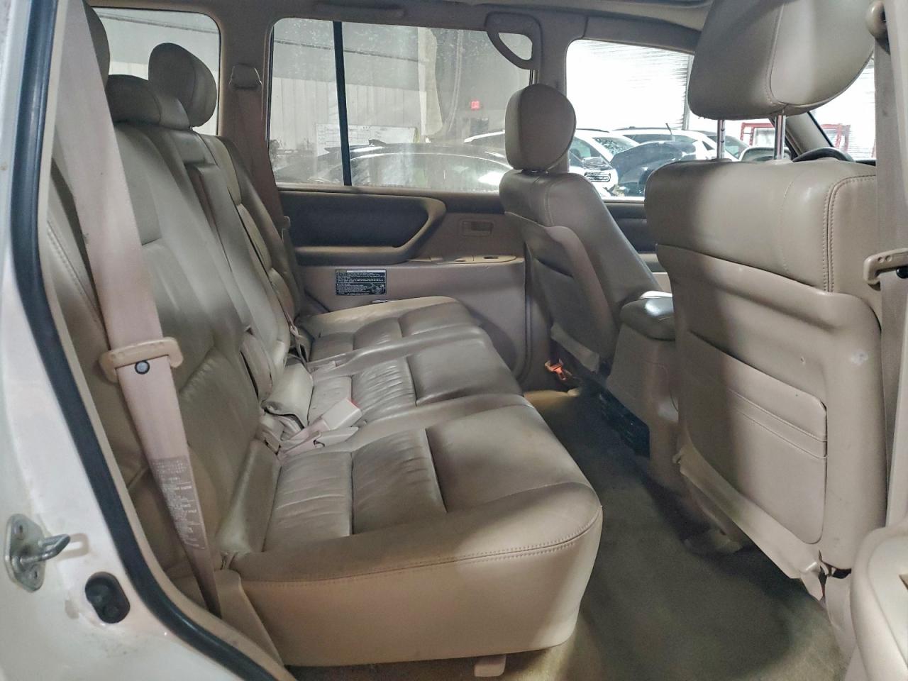 2002 Toyota Land Cruiser White vin: JTEHT05J422029211