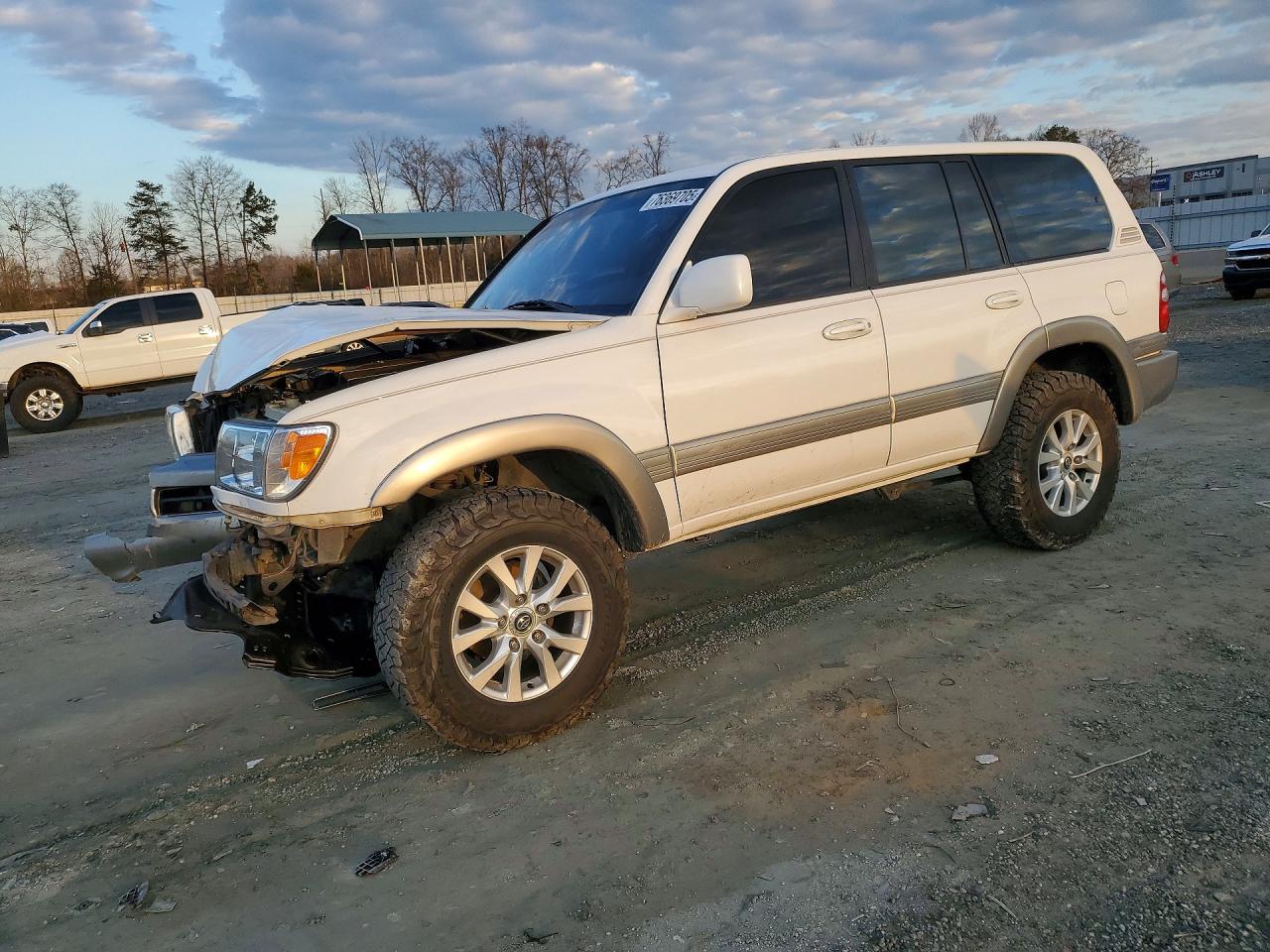 2003 Toyota Land Cruiser White vin: JTEHT05J432037777