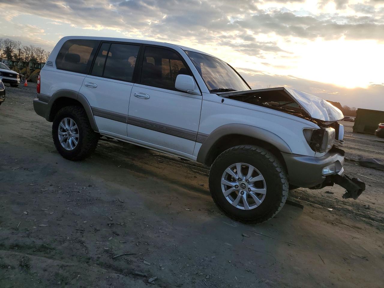 2003 Toyota Land Cruiser White vin: JTEHT05J432037777