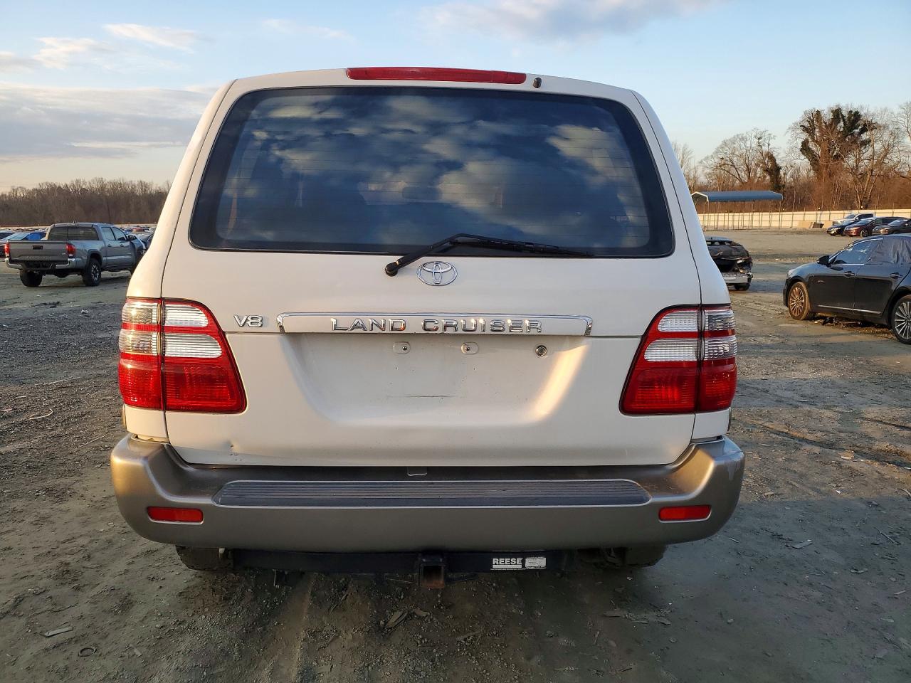 2003 Toyota Land Cruiser White vin: JTEHT05J432037777