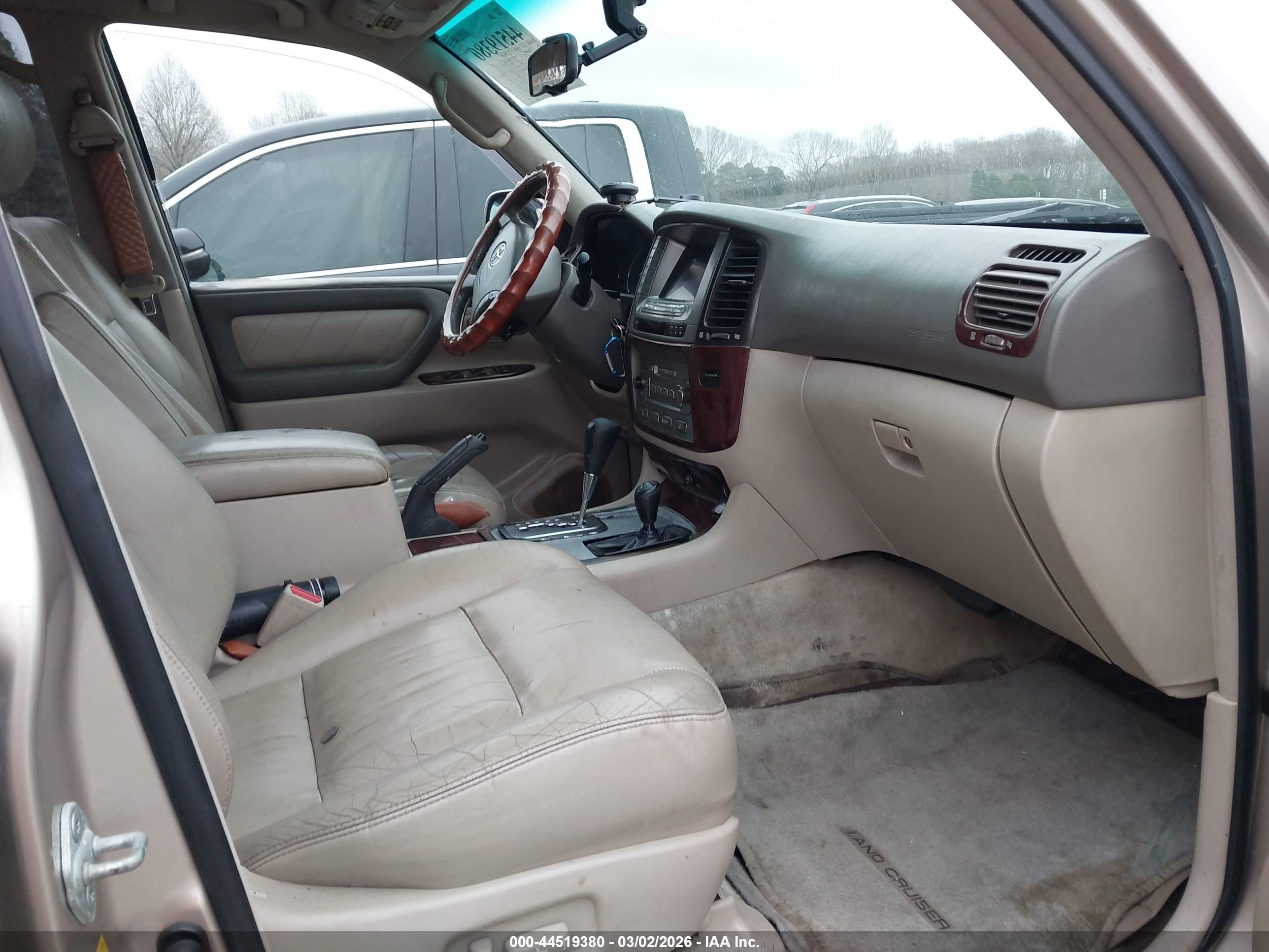 2005 Toyota Land Cruiser V8 Gold vin: JTEHT05J452073018