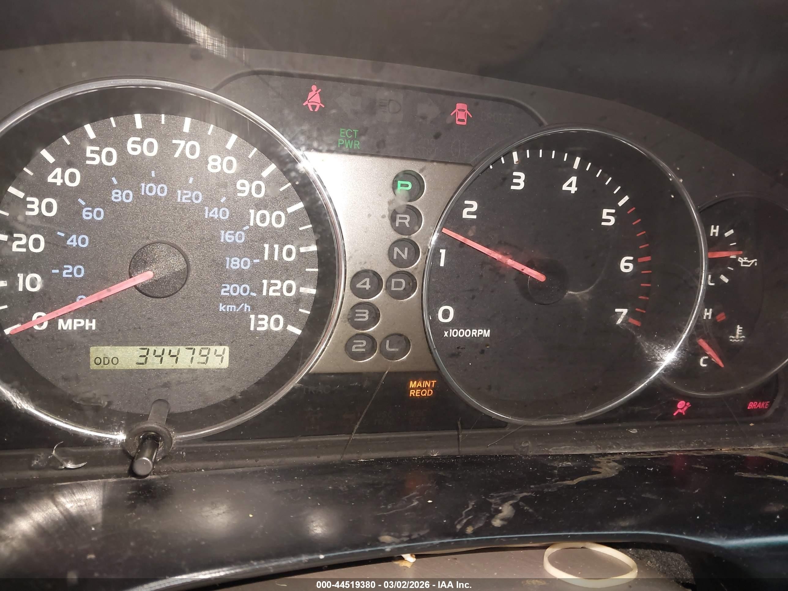 2005 Toyota Land Cruiser V8 Gold vin: JTEHT05J452073018