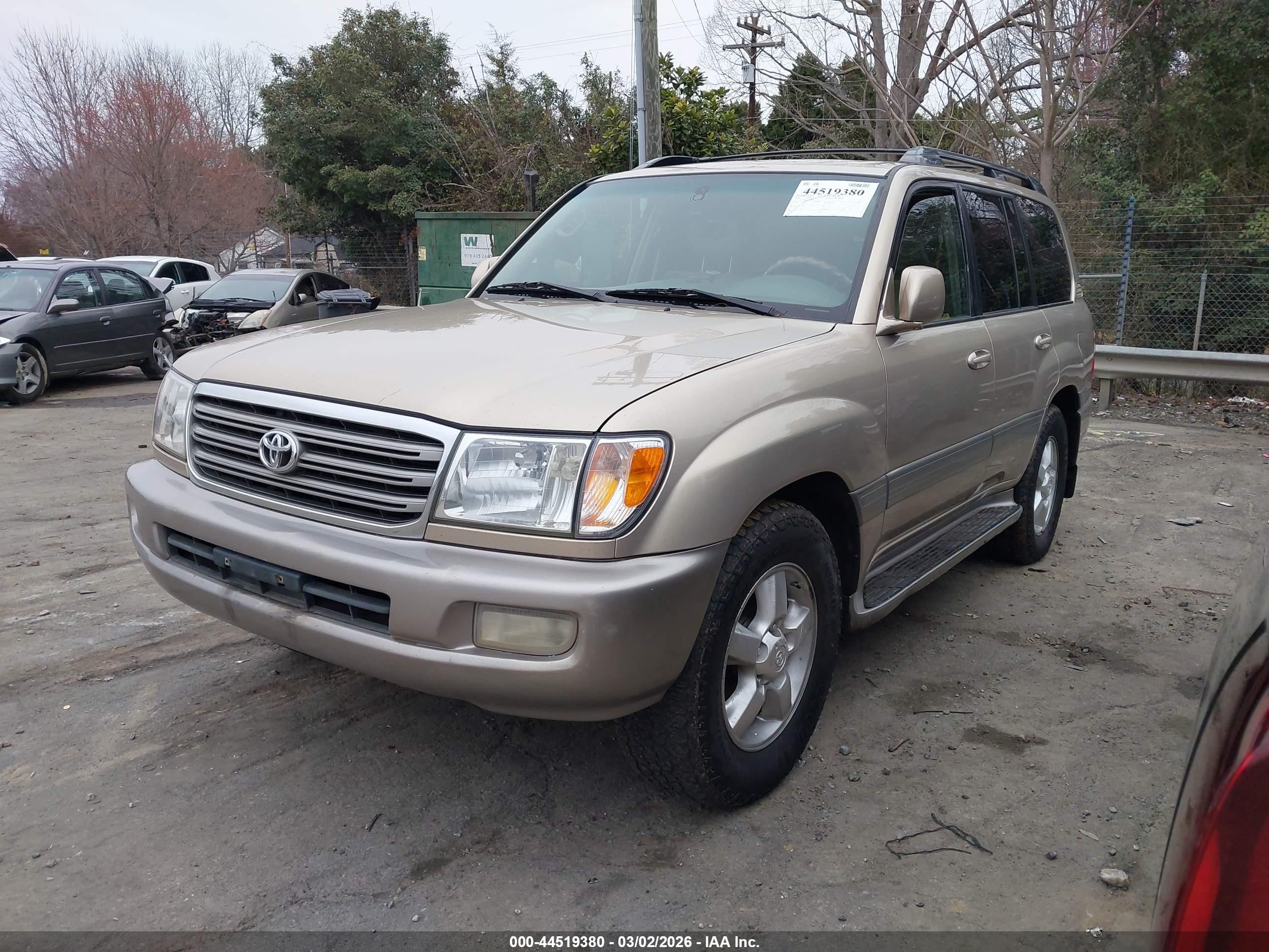 2005 Toyota Land Cruiser V8 Gold vin: JTEHT05J452073018