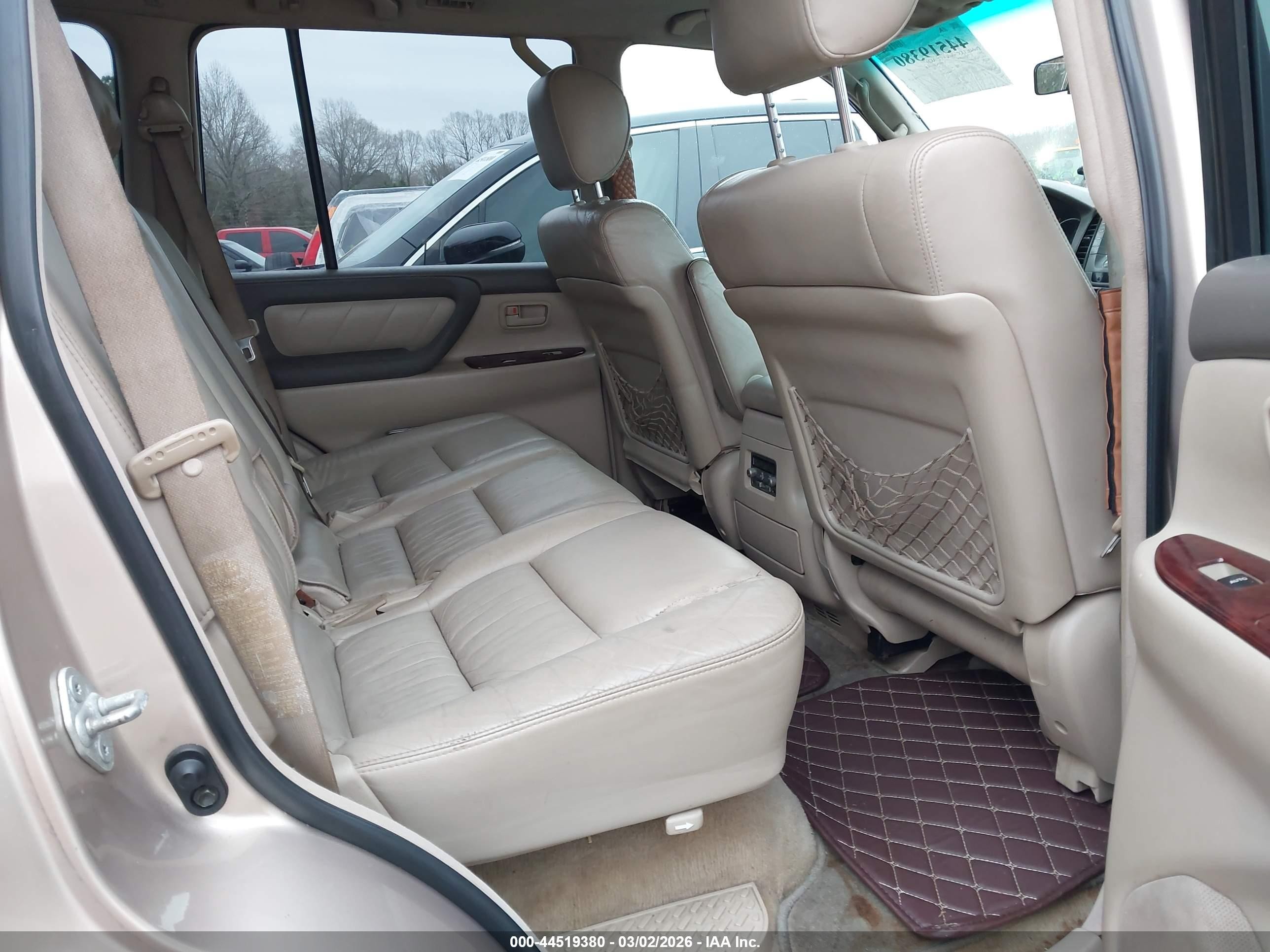 2005 Toyota Land Cruiser V8 Gold vin: JTEHT05J452073018