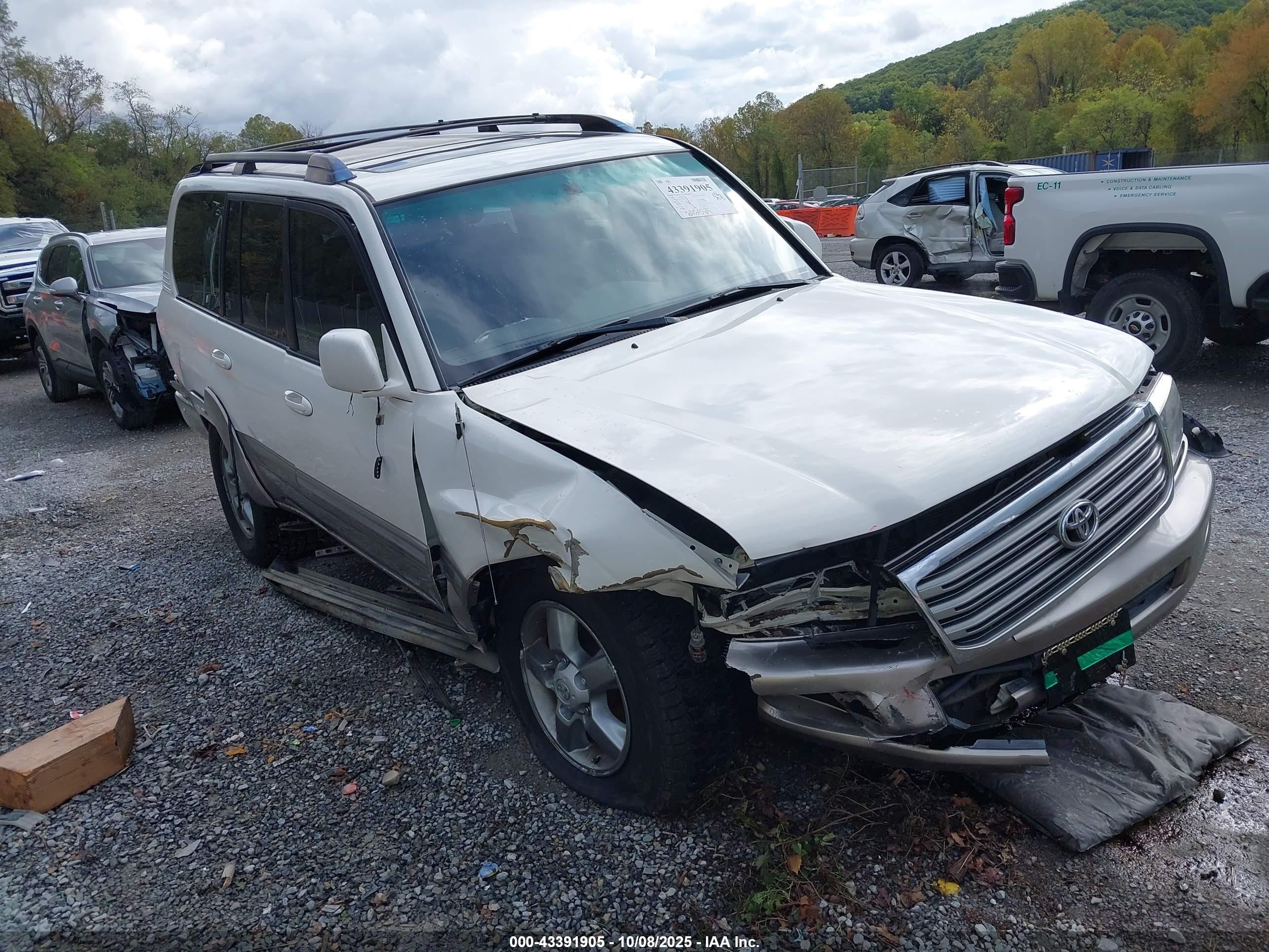 2005 Toyota Land Cruiser V8 White vin: JTEHT05J452080146