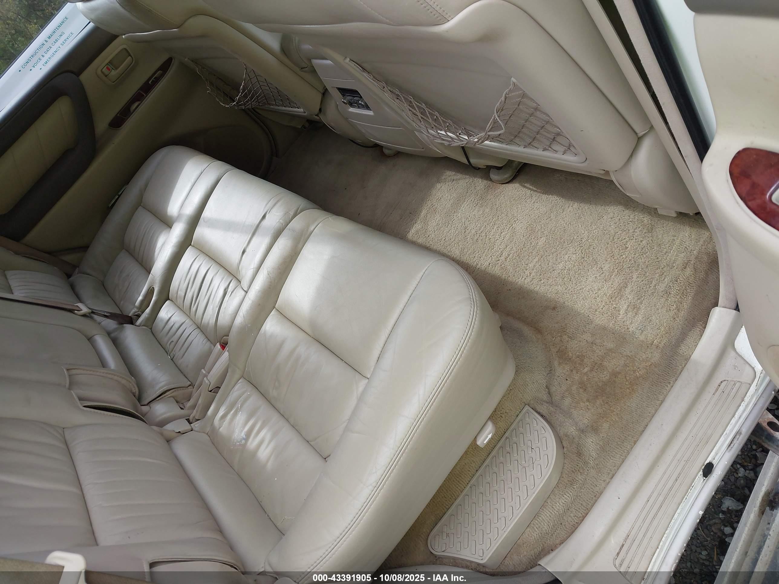 2005 Toyota Land Cruiser V8 White vin: JTEHT05J452080146