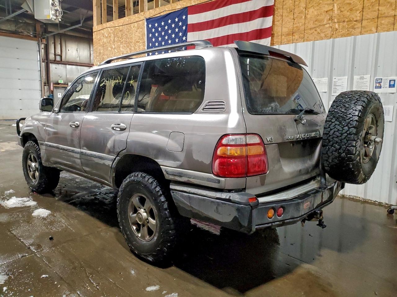 2002 Toyota Land Cruiser Silver vin: JTEHT05J522029640