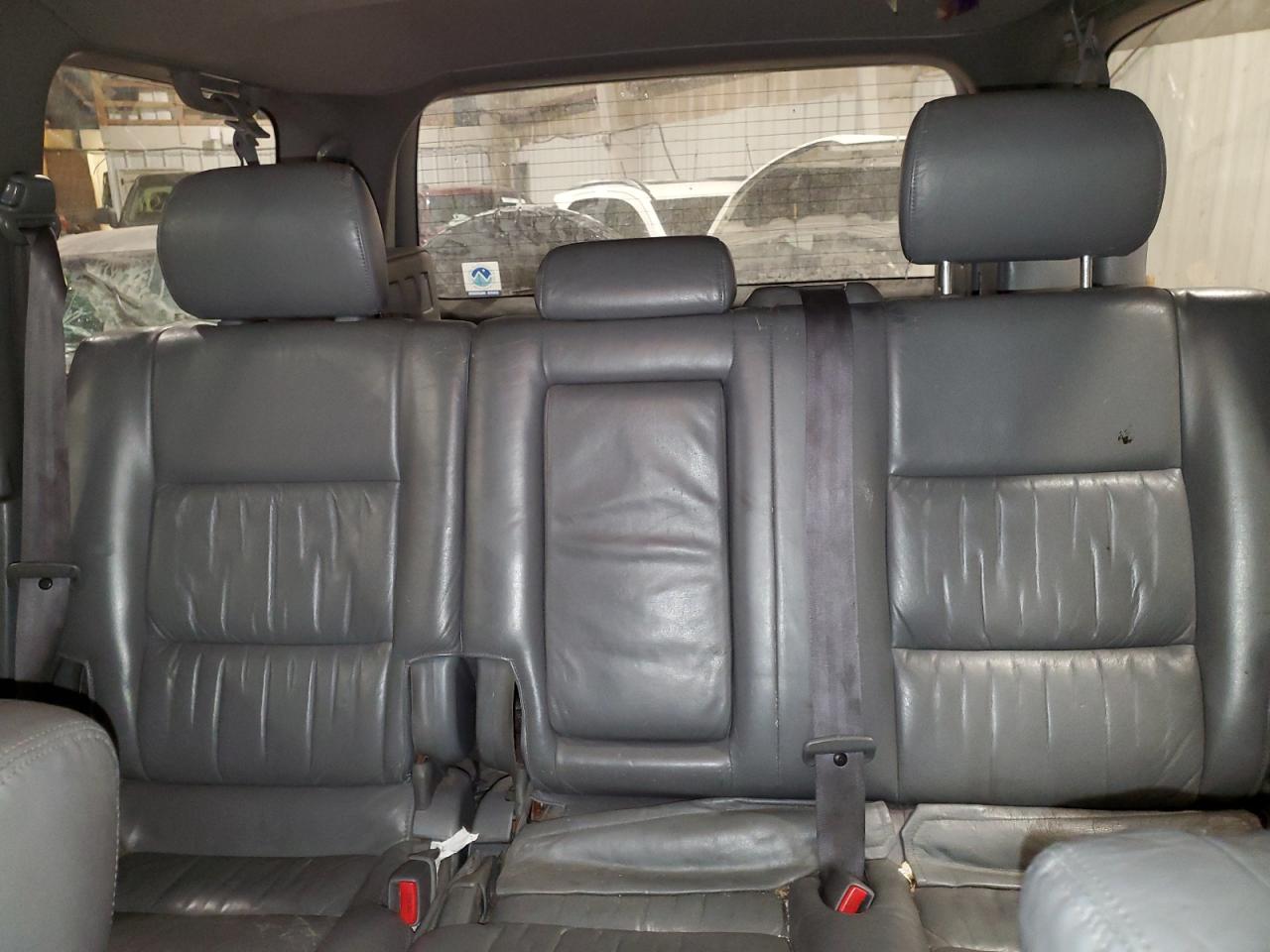 2002 Toyota Land Cruiser Silver vin: JTEHT05J522029640