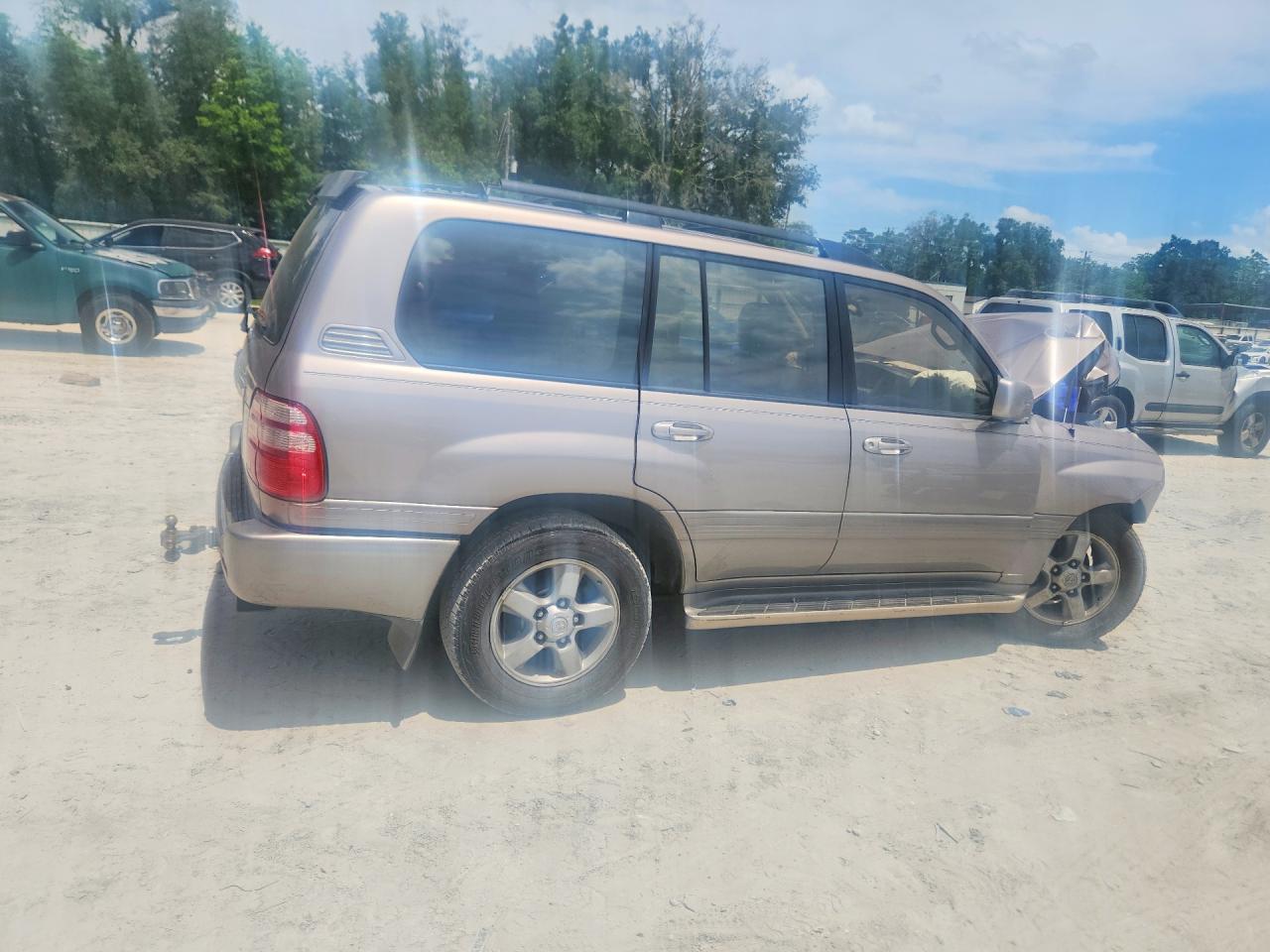 2003 Toyota Land Cruiser Base Silver vin: JTEHT05J532037822