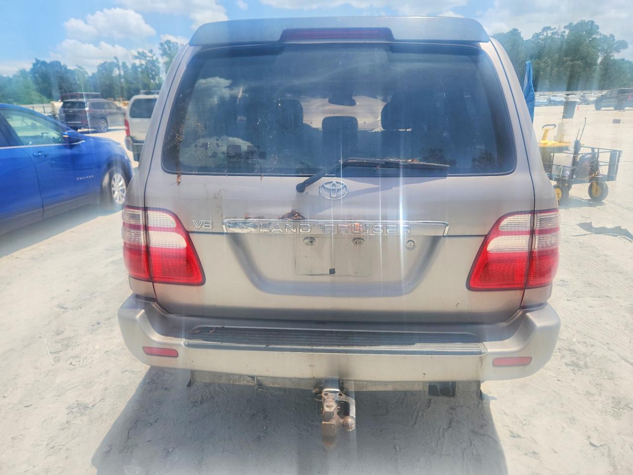 2003 Toyota Land Cruiser Base Silver vin: JTEHT05J532037822